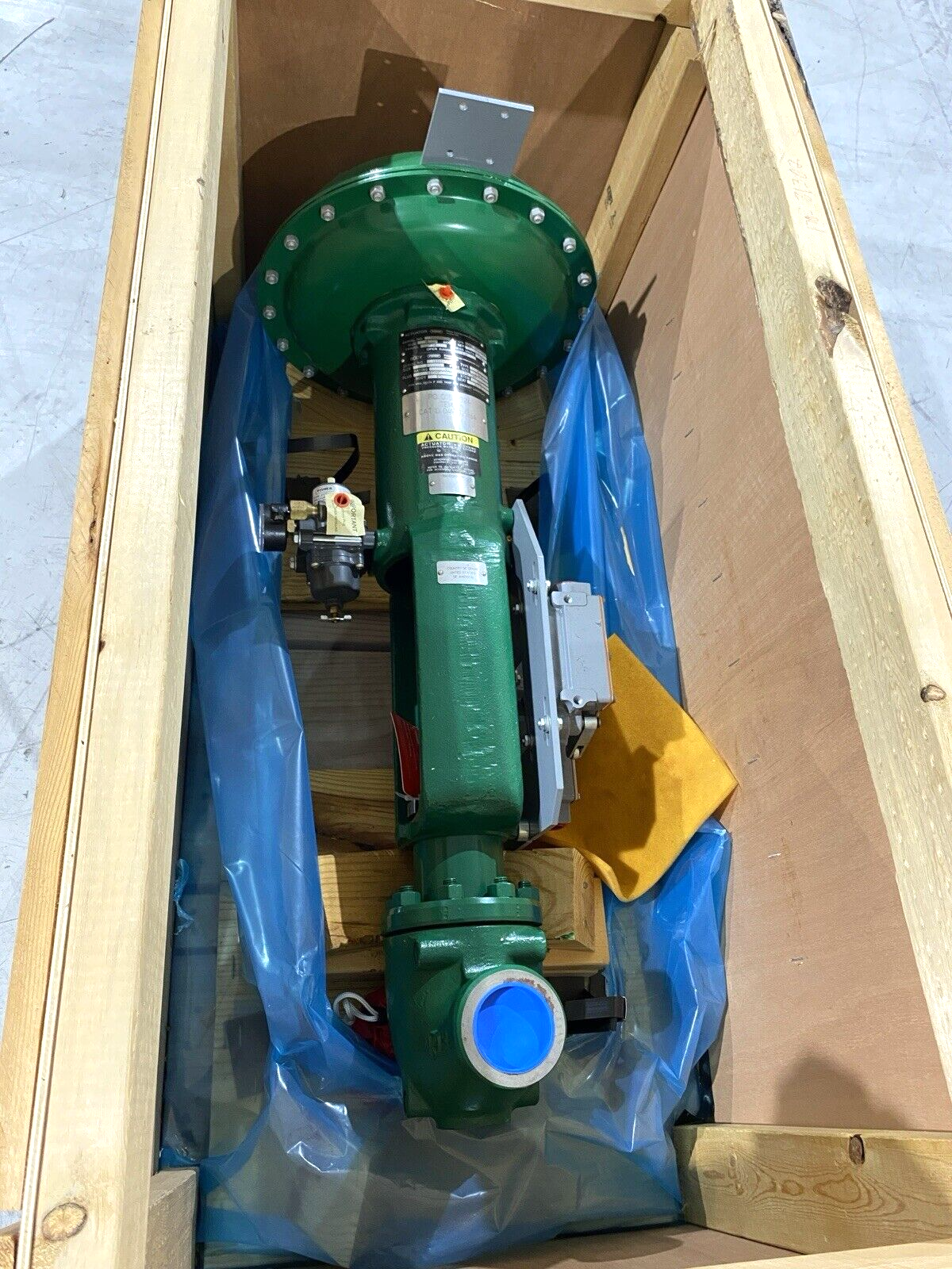 Fisher ET 2in Globe Control Valve 667 Size 45 Pneumatic Actuator 2-5/16 Port - Maverick Industrial Sales