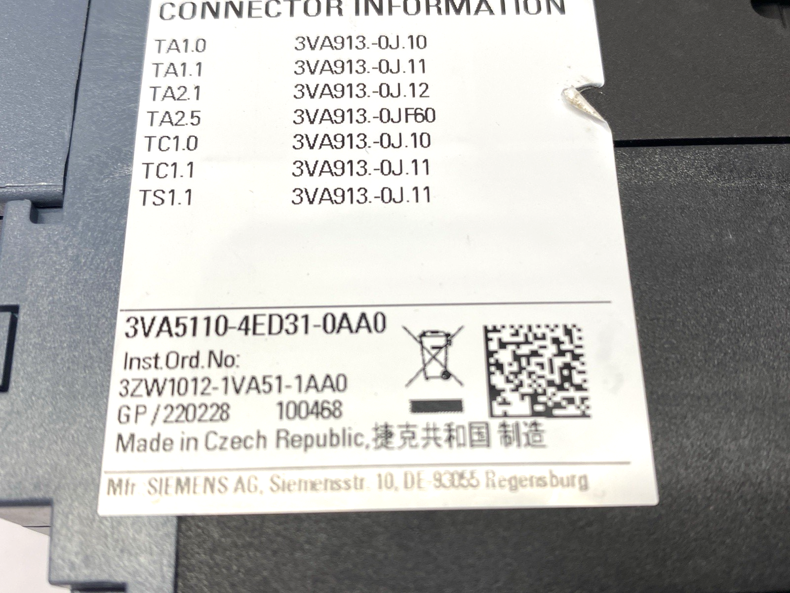 Siemens 3VA5110-4ED31-0AA0 Circuit Breaker w/ 3VA9137-0FK31 Operator NO HANDLE - Maverick Industrial Sales