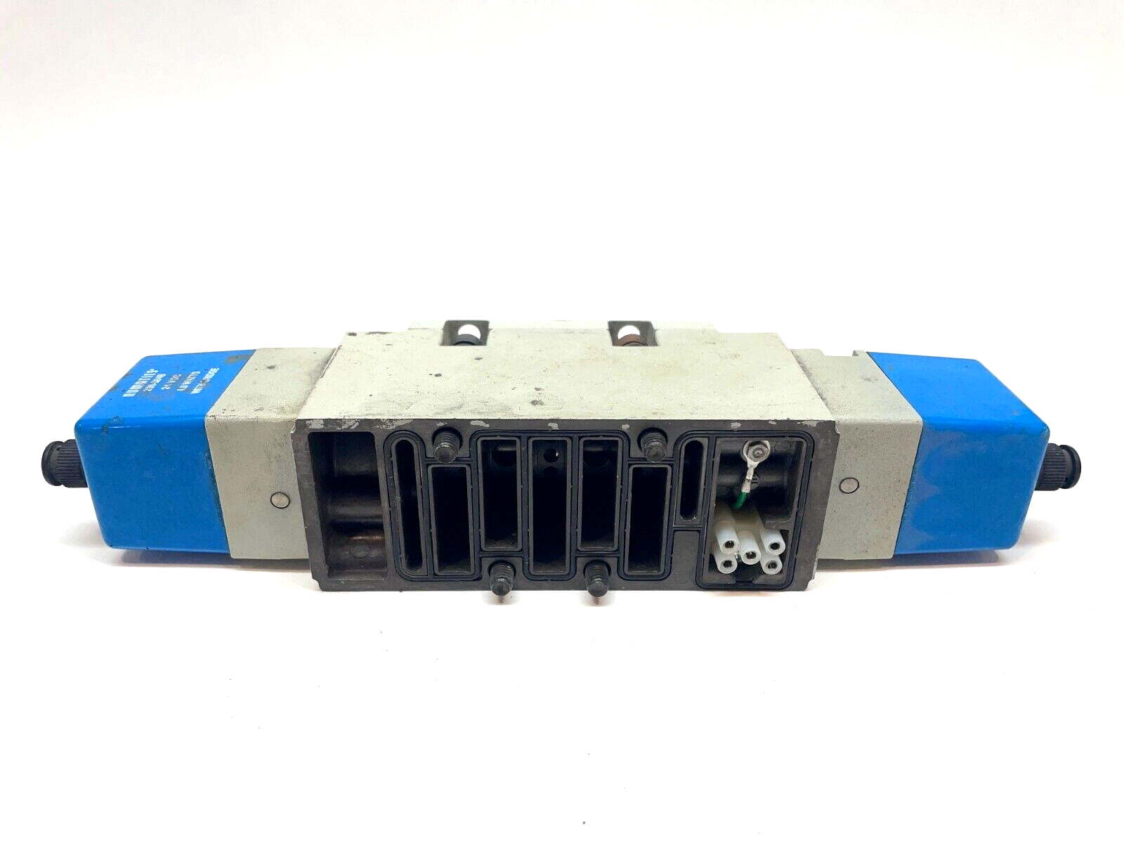 Numatics ISO5599/2 124BB4Z2MP00061 Pneumatic ISO Valve, 123BB400MP00061 - Maverick Industrial Sales