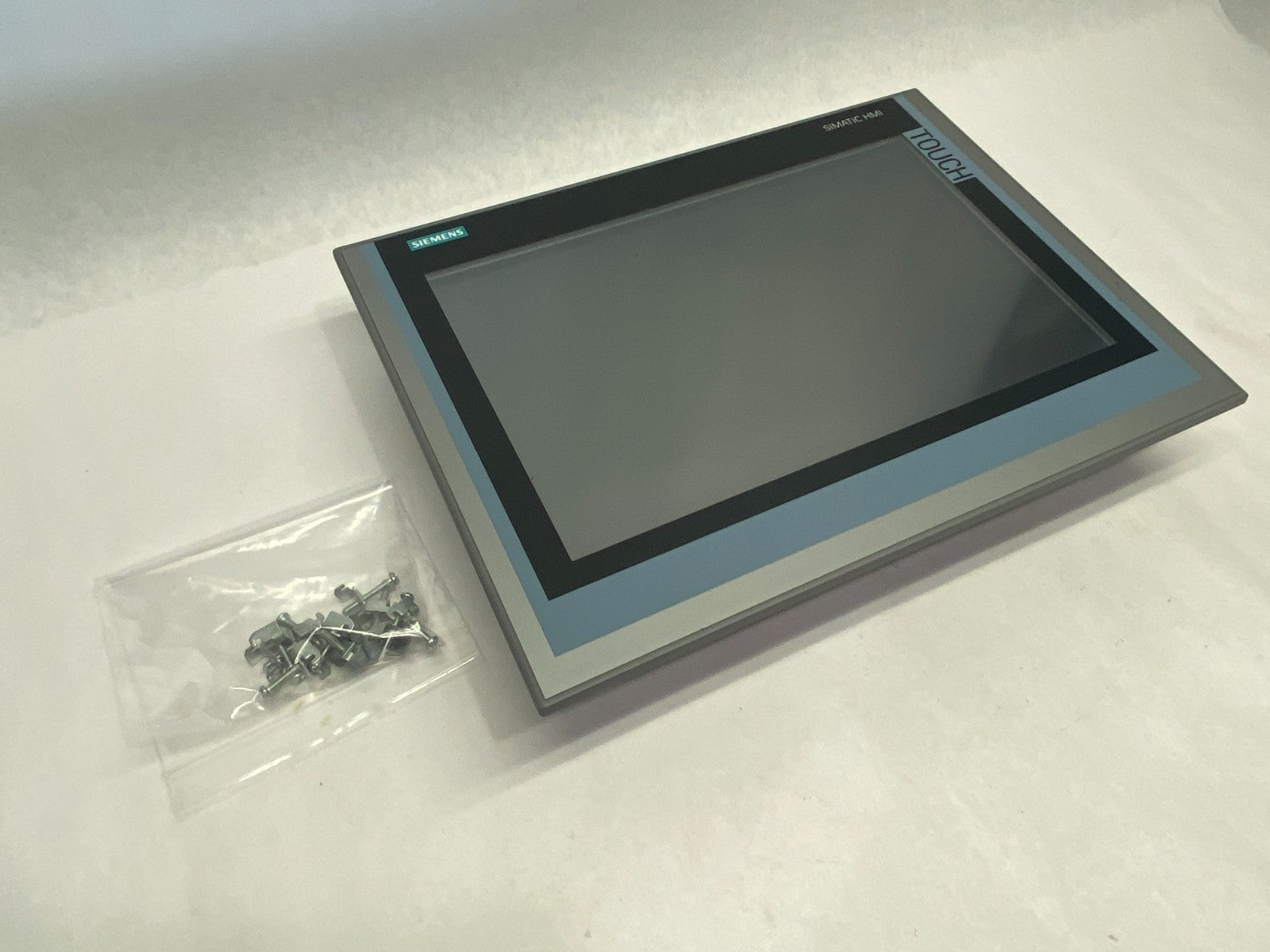 Siemens 6AV2124-0QC02-0AX1 SIMATIC HMI TP1500 Comfort Panel, 15" SMALL SCUFFS - Maverick Industrial Sales