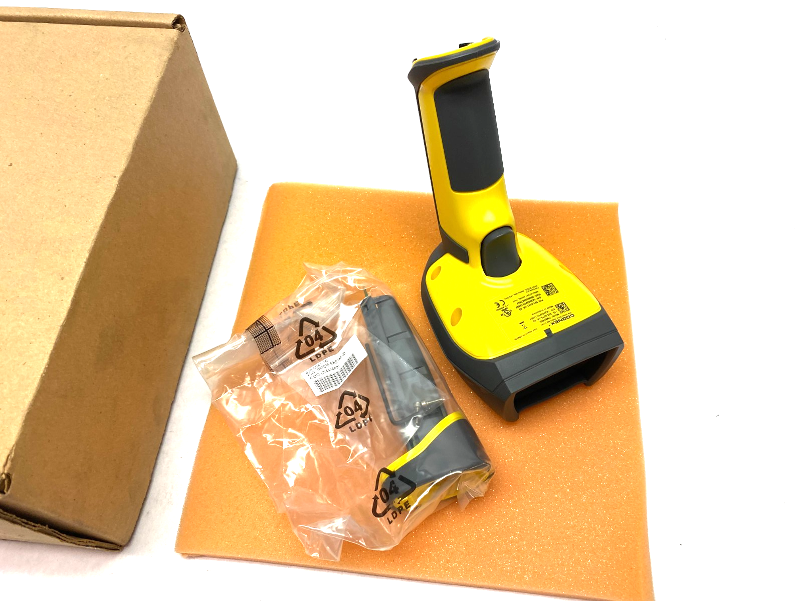 Cognex 825-0579-1R Dataman Handheld Barcode Reader DM8050E w/ Battery Pack - Maverick Industrial Sales