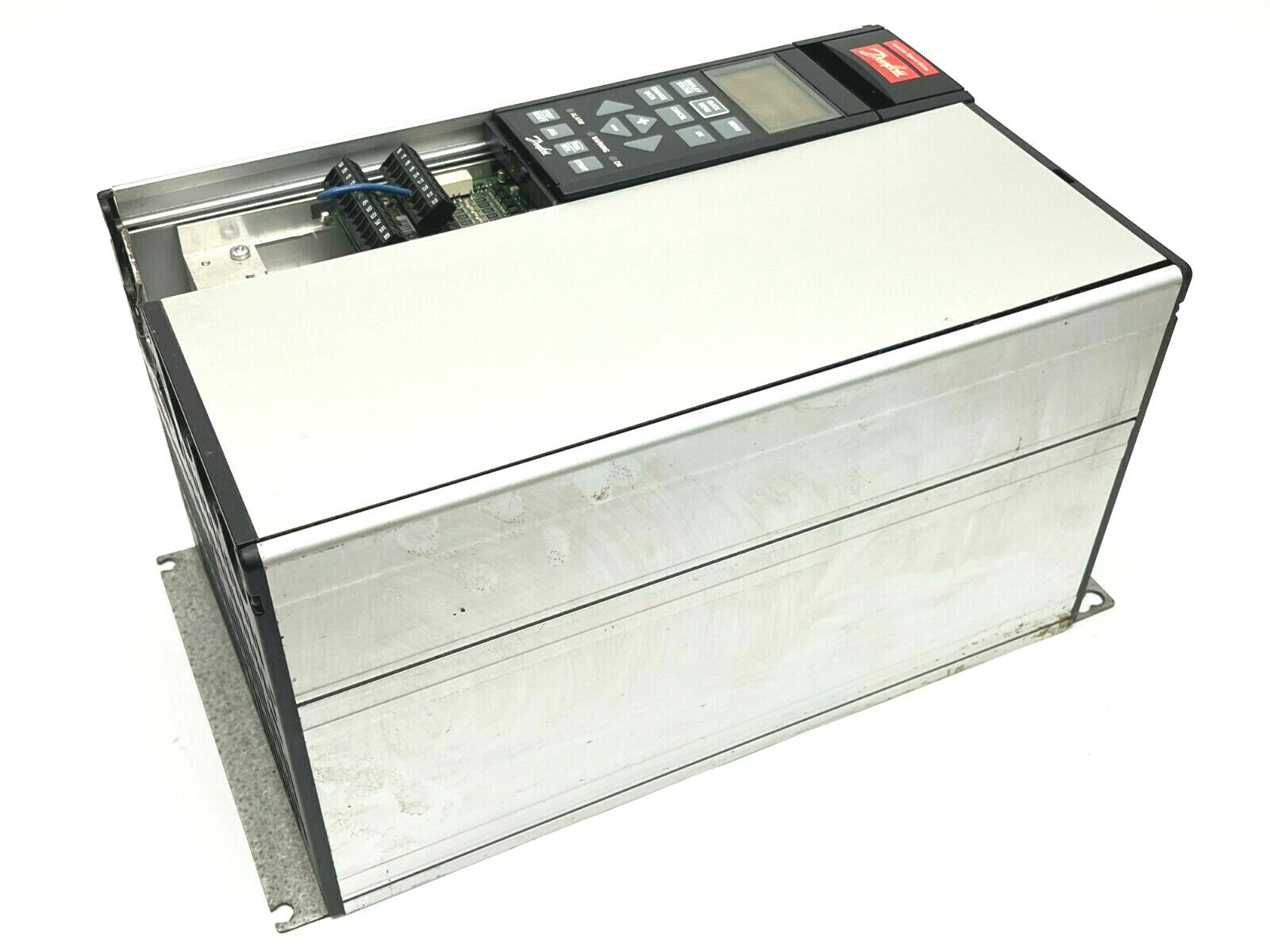 Danfoss VLT5006PT5CN1STR3DLF20A00C0 VLT 5006 Variable Speed Drive 5HP NO COVER - Maverick Industrial Sales