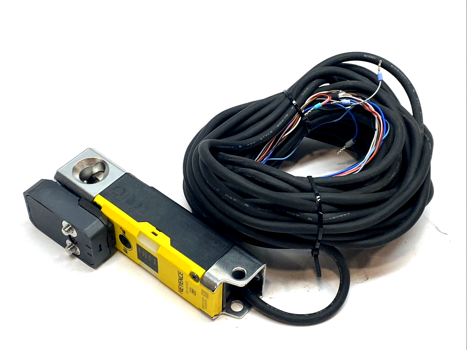 GS-51N10 | Keyence Safety Interlock Switch Power-To-Release NPN IP69K - Used - Maverick Industrial Sales