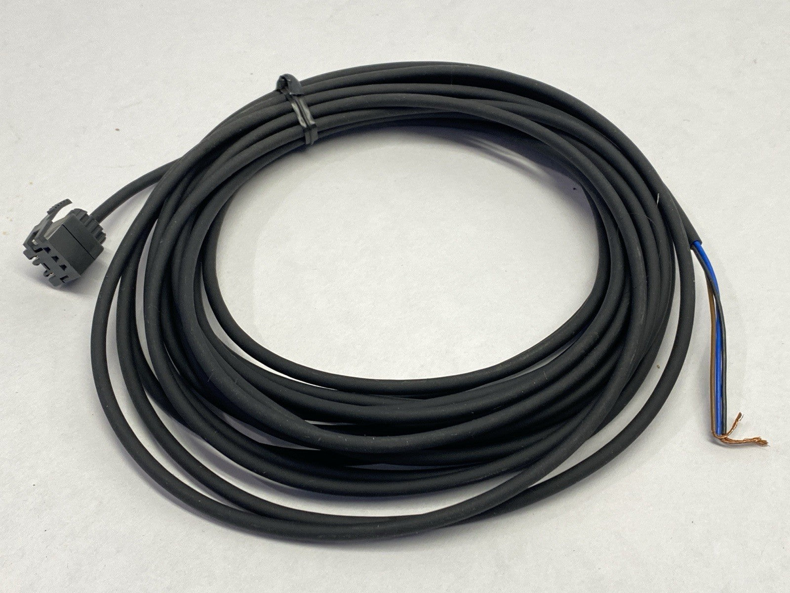 CN-73-C5 | SunX Sensor Quick-Connection Cable 5m - New – Open box - Maverick Industrial Sales