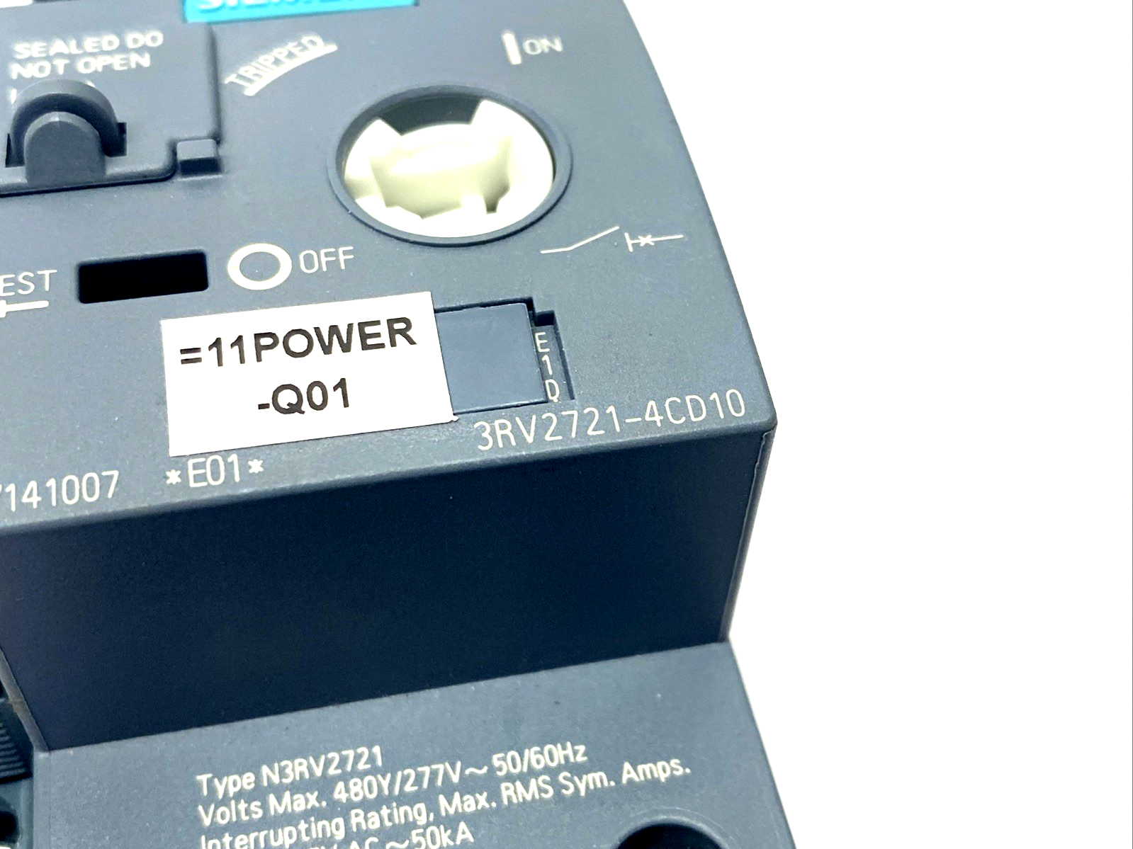 Siemens 3RV2721-4CD10 Circuit Breaker 22A & 3RV2901-1A Auxiliary MISSING KNOB - Used - Maverick Industrial Sales