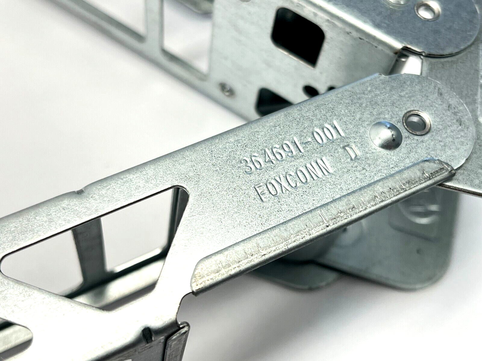 364692-001 | HP Cable Management Arm Assembly 364691-001 - New – Open Box - Maverick Industrial Sales