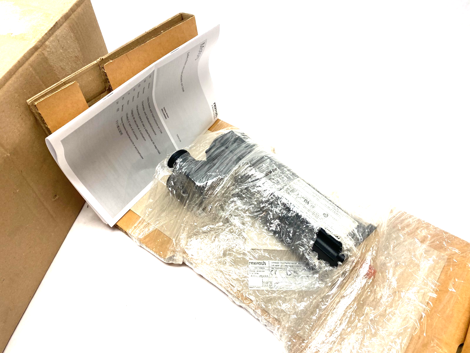 Bosch Rexroth R911308683 Synchronous Servo Motor MSK030C-0900-NN-M1-UG0-NNNN - Maverick Industrial Sales