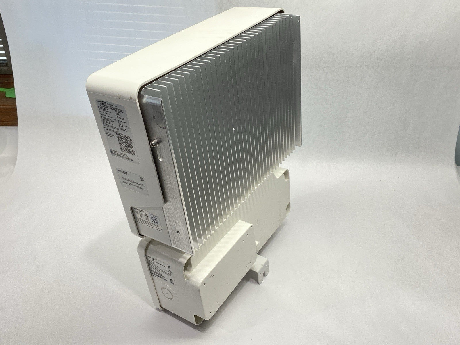 SE5000H-US000BNU4 | SolarEdge HD-Wave Single Phase Grid-Tie Inverter 5kW 208/240V - Open box - Maverick Industrial Sales