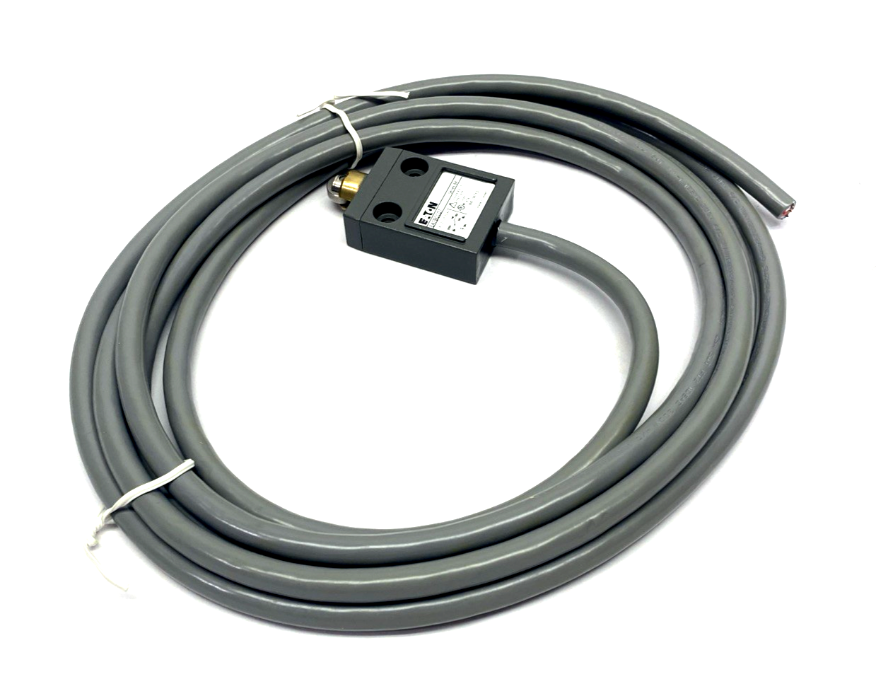 E47BCC07 | Eaton Compact Limit Switch, Roller Plunger - New – Open box - Maverick Industrial Sales