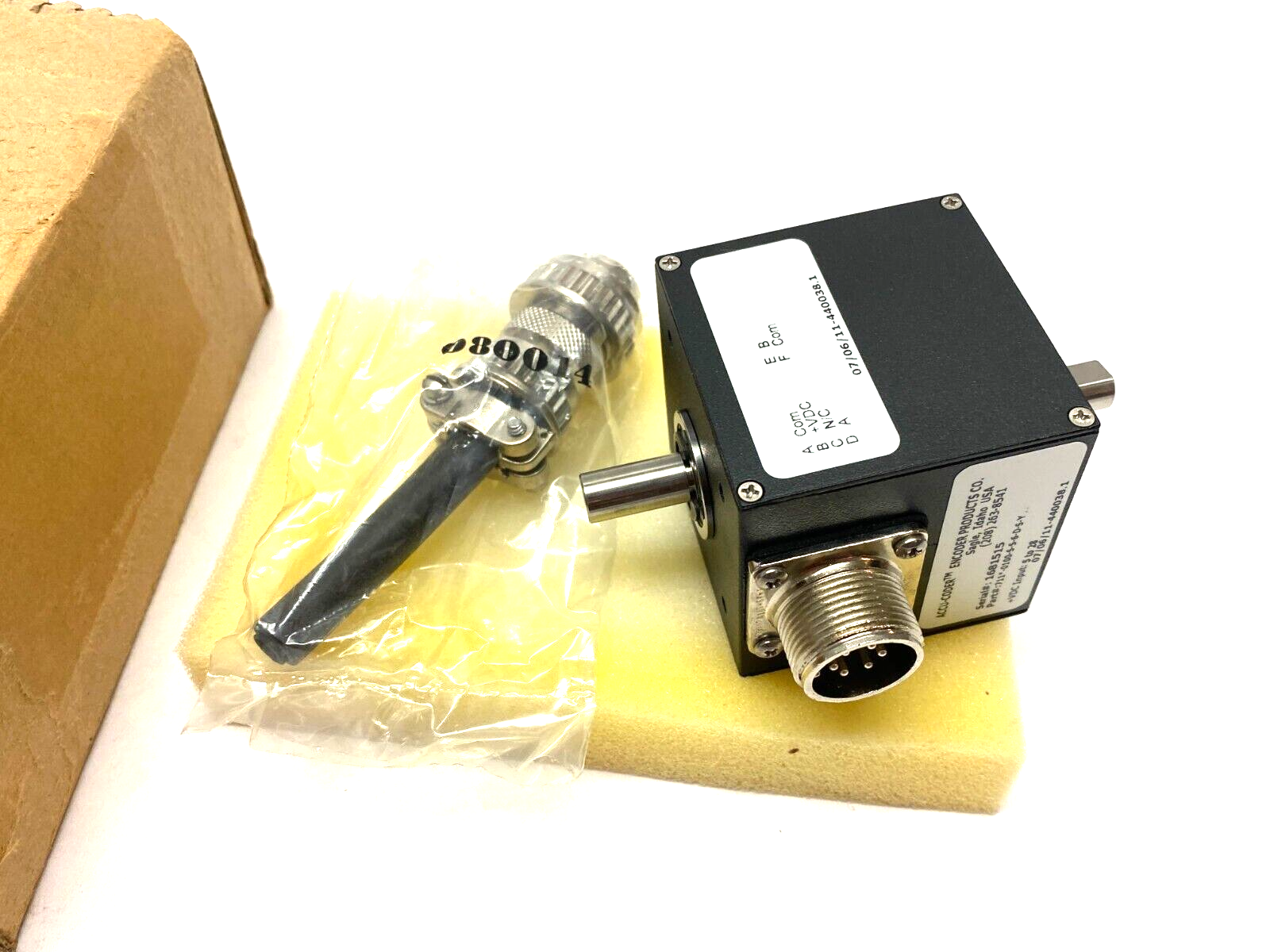 Accu-Coder 711*-0100-S-S-6-D-S-Y Incremental Encoder Dual-Shaft 711*0100S 6-0011 - Maverick Industrial Sales