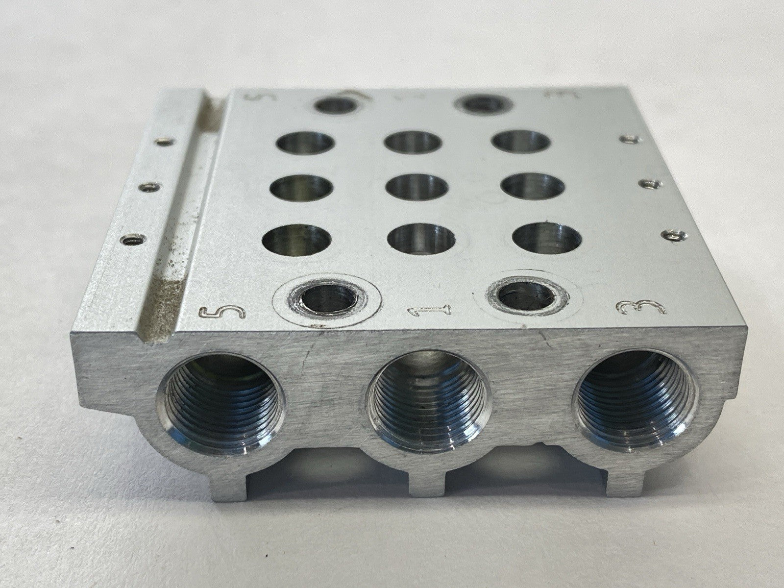 VABM-L1-14S-G14-3 | Festo Manifold Rail Pneumatic Valve Base 566619 - Used - Maverick Industrial Sales
