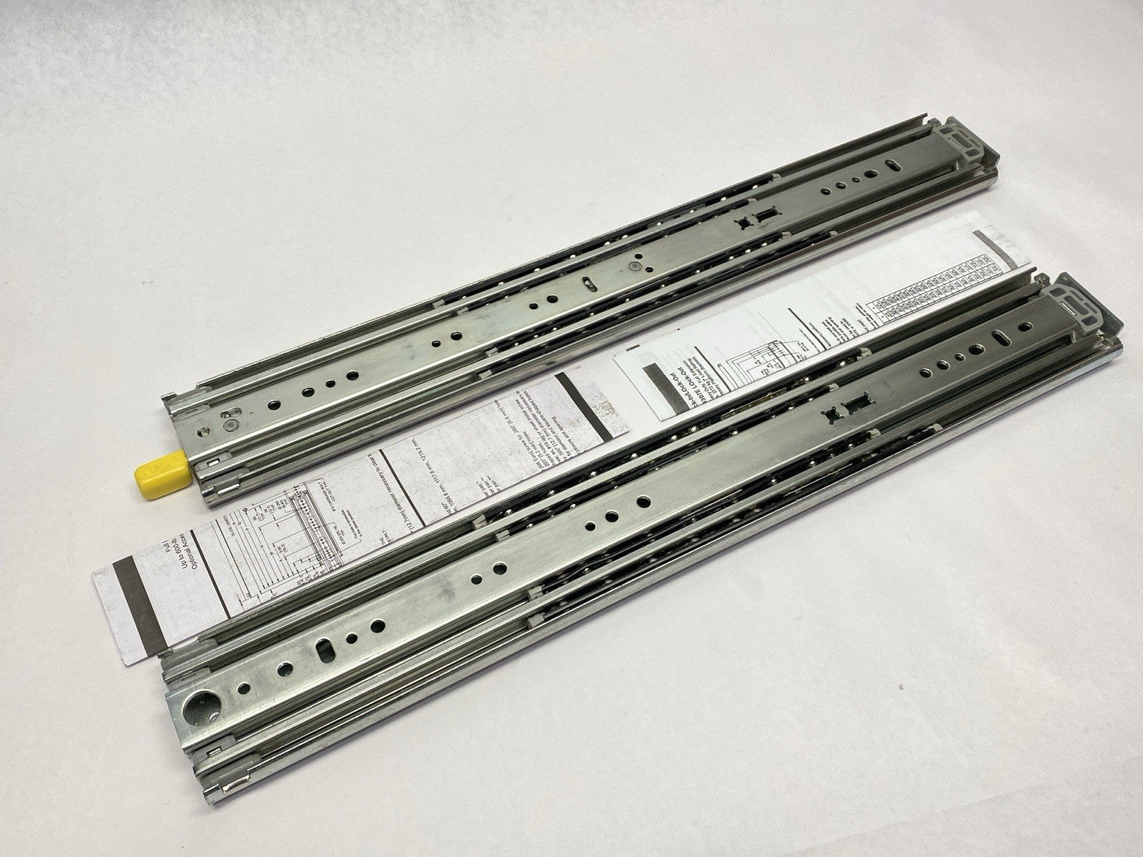 9308-522D, 4KTC4 | Accuride Heavy Duty Lock In/Out Drawer Slide Rails - New – Open box - Maverick Industrial Sales