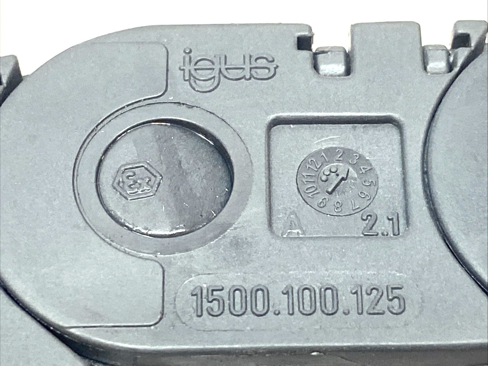 Igus 1600.100.125 E-Chain Cable Carrier 20 Links 29-1/2" Long 1 BROKEN LINK - Maverick Industrial Sales