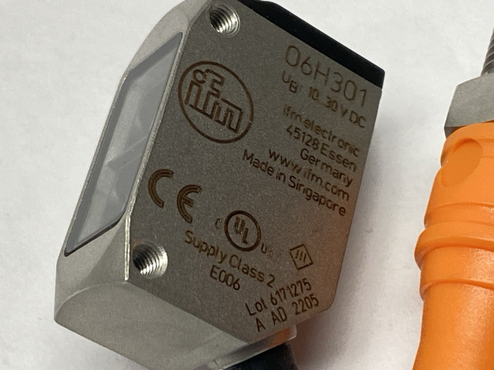 O6H301 | ifm Diffuse Reflection Sensor w/ Background Suppression O6H-FPKG/0,30m/US - New Other - Maverick Industrial Sales