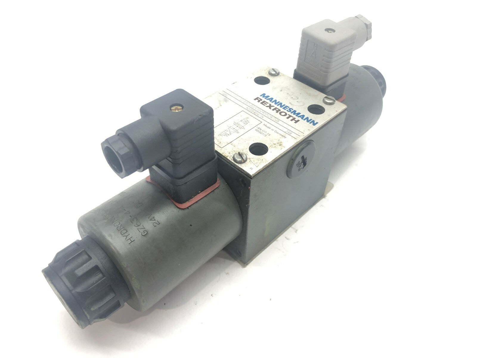 Mannesmann Rexroth 4WE 10 E67-30/CG24N9Z4/T08 Directional Control Valve - Maverick Industrial Sales