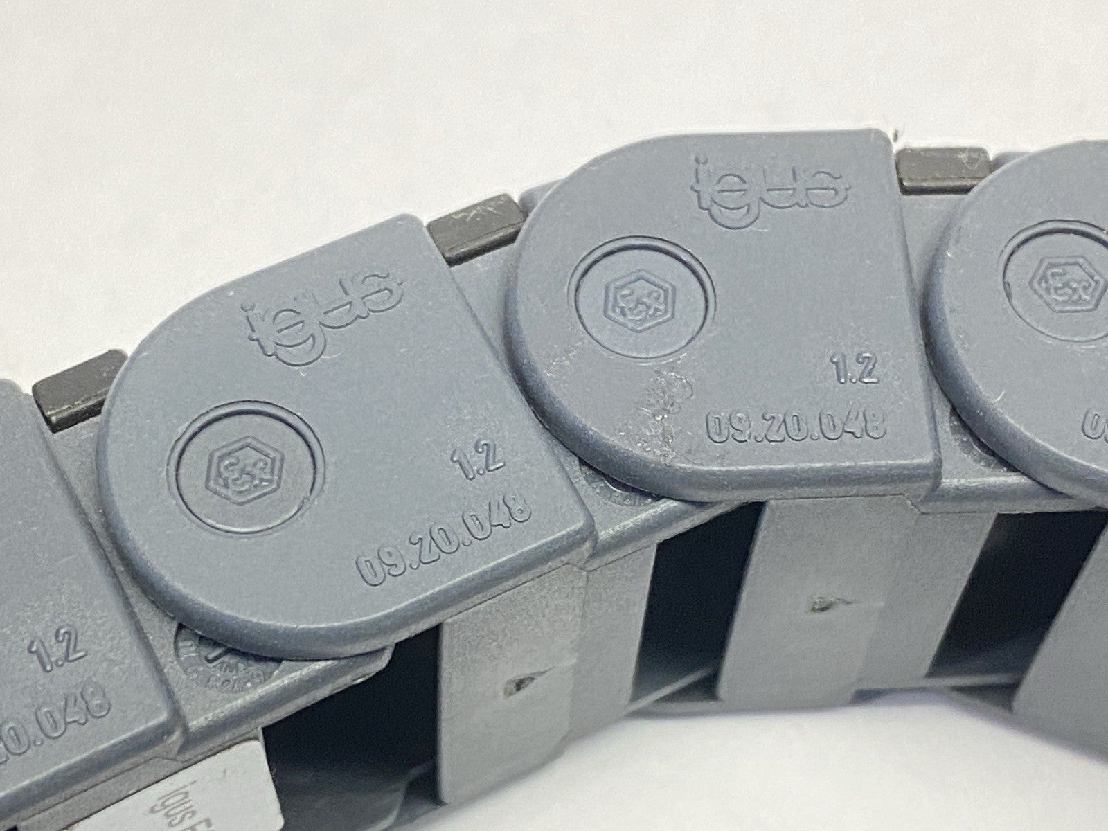 09.20.048 | Igus Zipper E-Chain Series 09 ESD 13 Links 0.85ft - Used - Maverick Industrial Sales