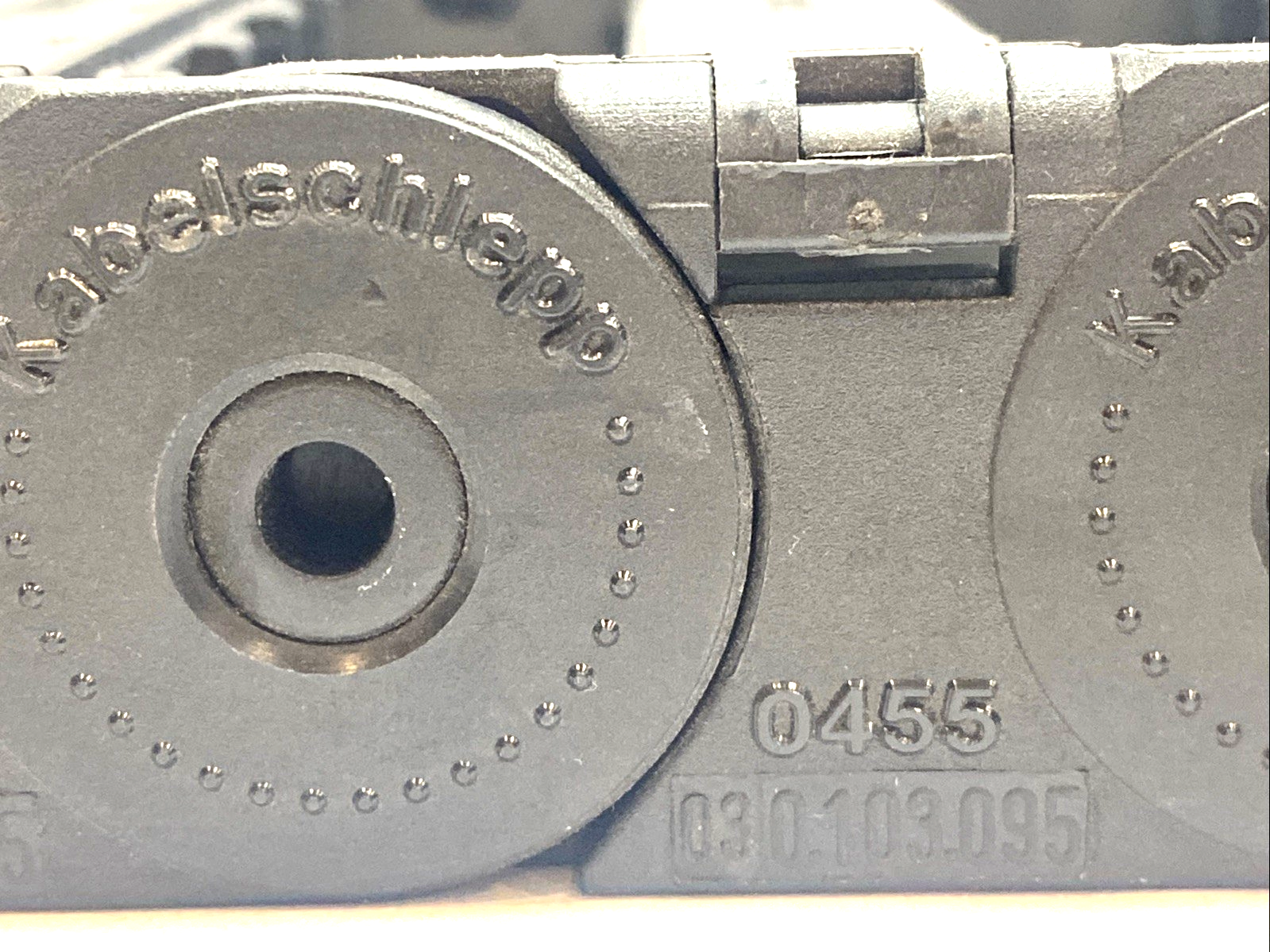 KABELSCHLEPP UA1455.030.103.095 Cable Carrier Drag Chain 5 Links - Maverick Industrial Sales