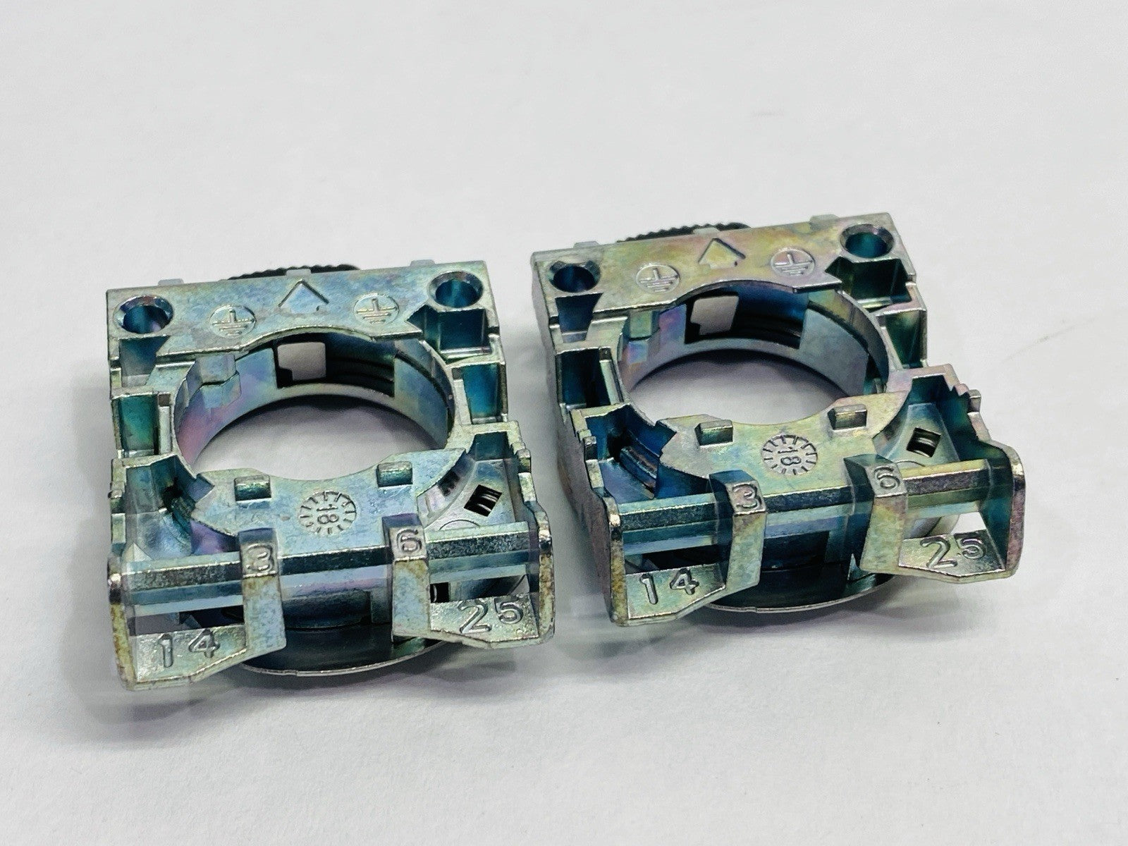 Allen Bradley 800F-ALM Ser A Pushbutton Metal Mounting Latch LOT OF 2 - Maverick Industrial Sales