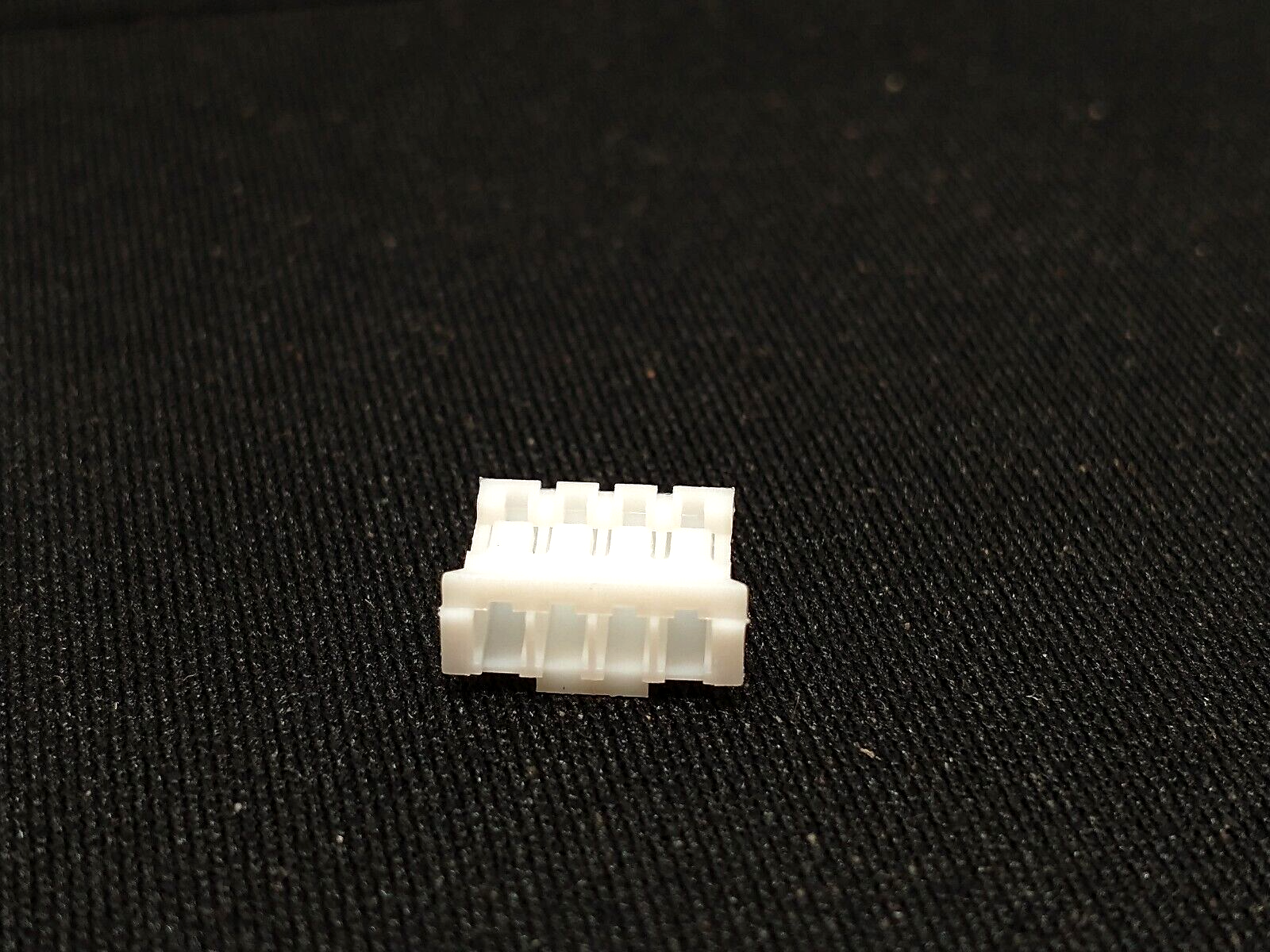 TE Connectivity 440129-4 4-Position Receptacle Header & Wire Housing LOT OF 300 - Maverick Industrial Sales