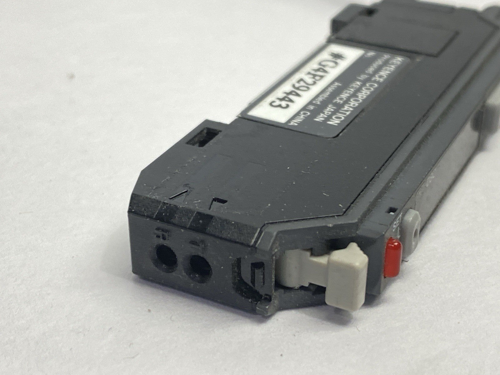 Keyence FS-V31P Fiber Amplifier Main Unit 16" Cable NO COVER - Maverick Industrial Sales