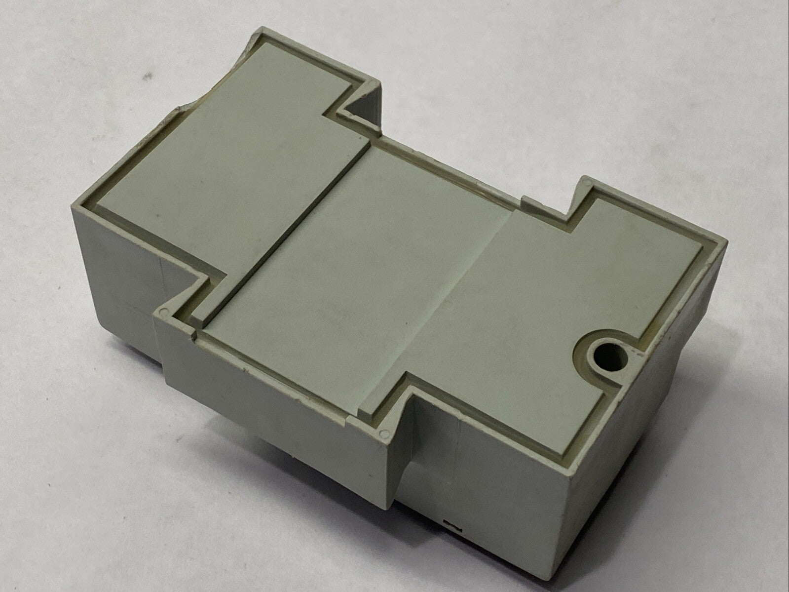 Numatics 240-205 Digital I/O Module 16x PNP Input 5-Pin M12 Ports CHIPPED CASE - Maverick Industrial Sales