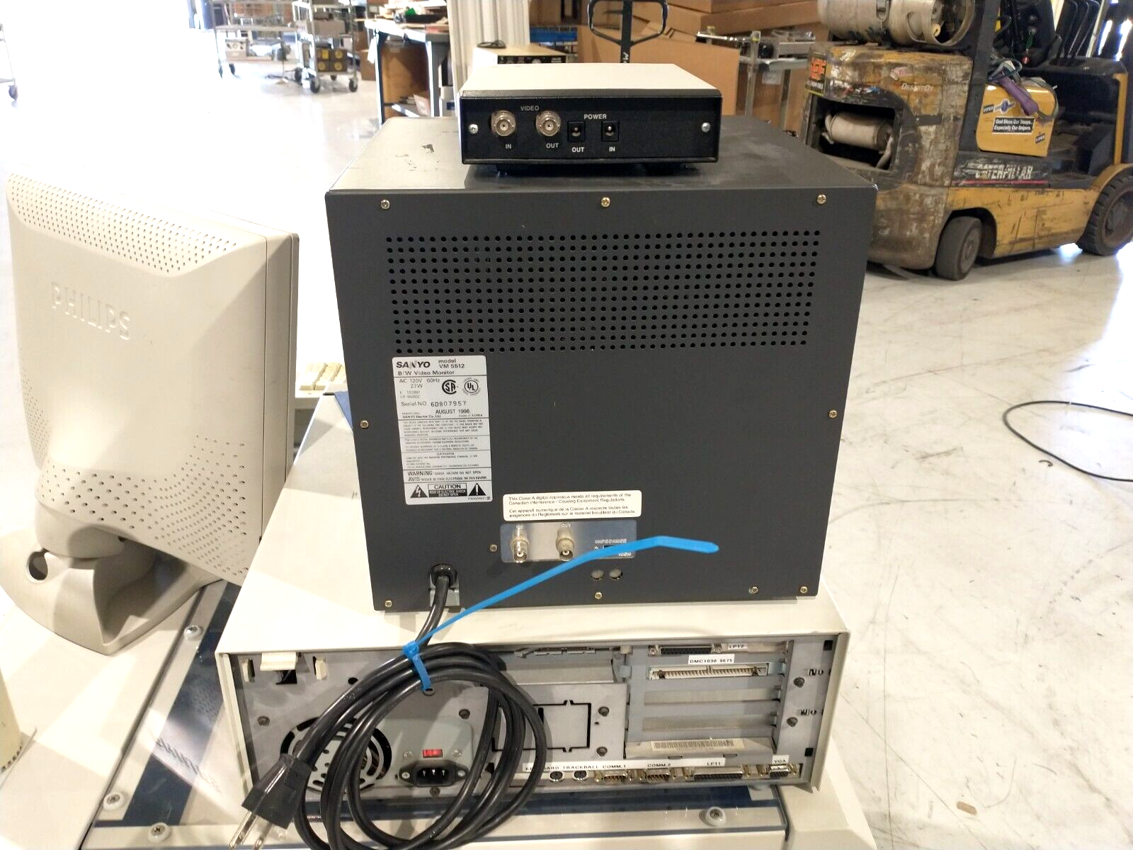 Speedline CAMALOT 1414 Liquid Dispensing System w/ Controller & Displays - Maverick Industrial Sales