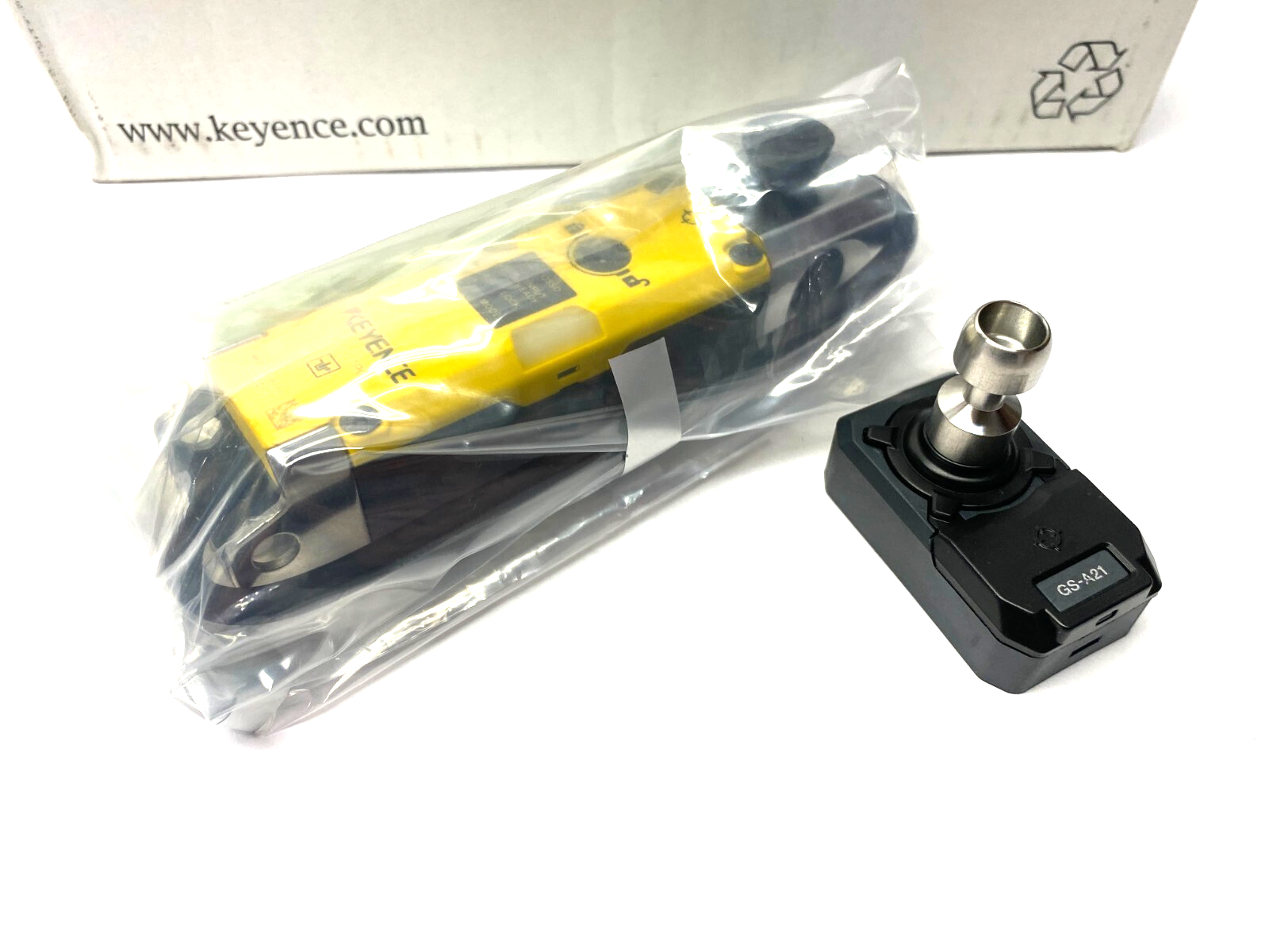 Keyence GS-71PC Power-to-Lock Safety Interlock Switch PNP M12 Connector - Maverick Industrial Sales