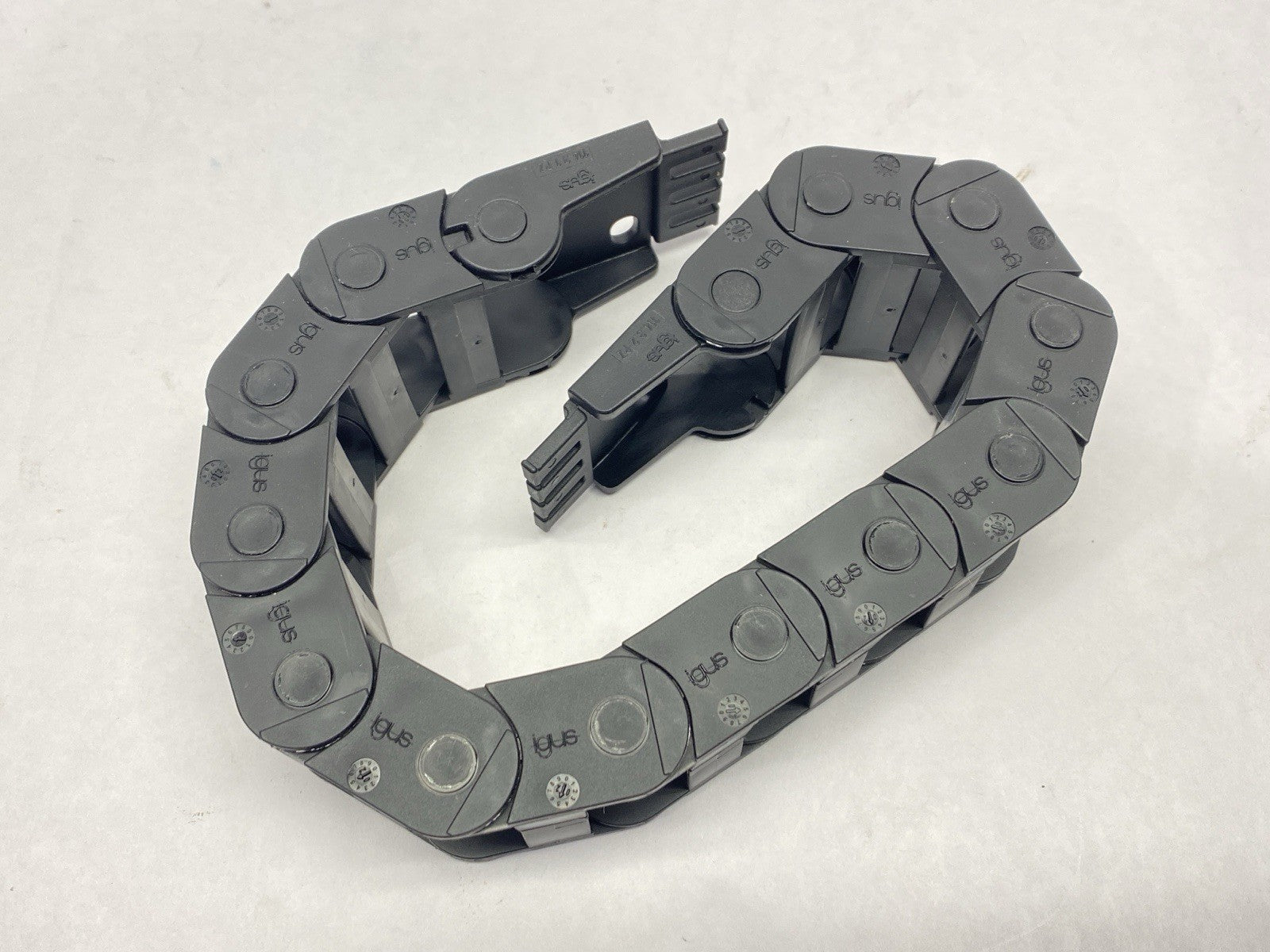 E14.3.028.0 | Igus Series E14 Energy Chain 13 Links 1.3ft Length w/ 114-3-12PZ - New Other - Maverick Industrial Sales