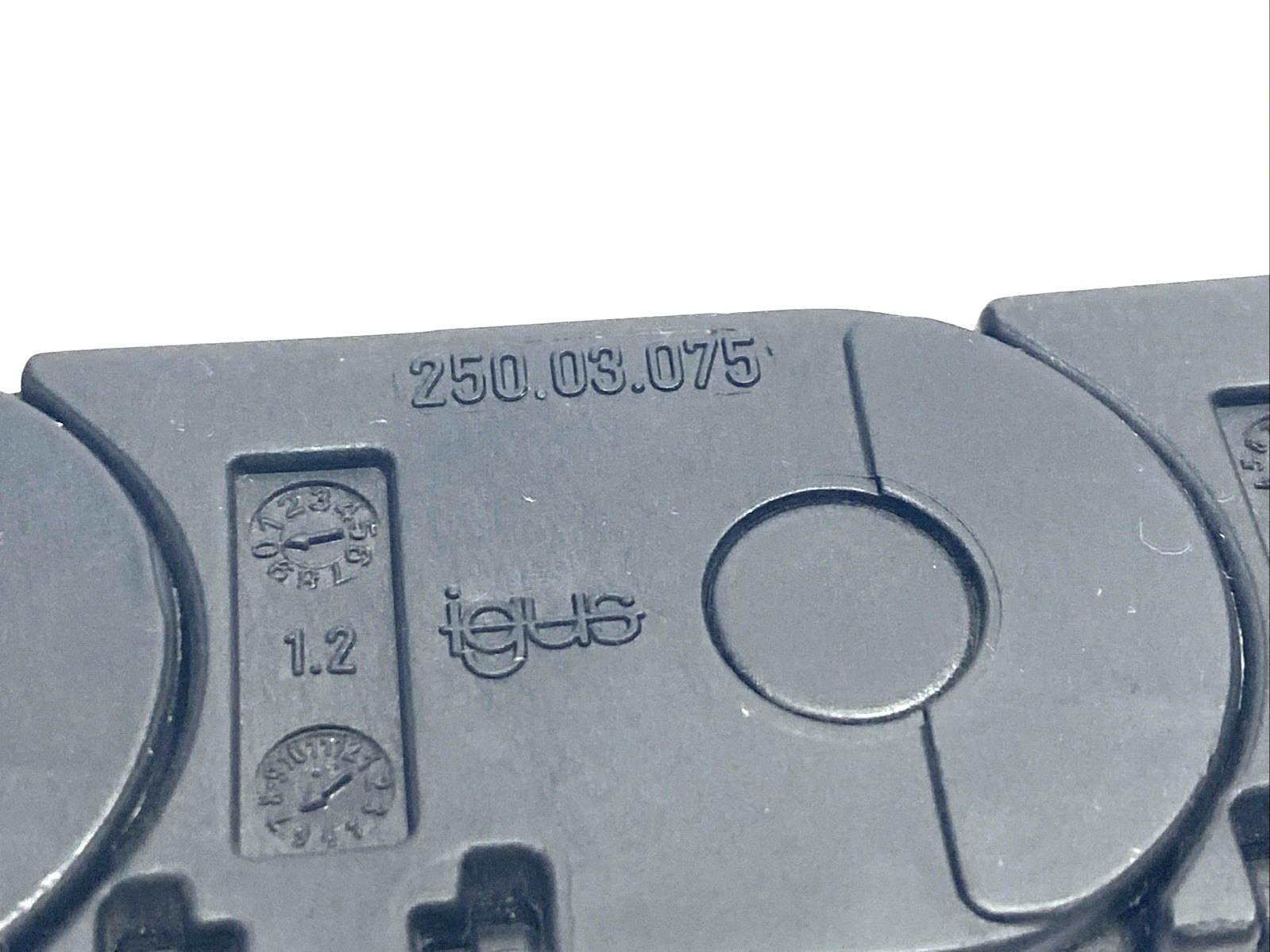 Igus 250.03.075 Series 250 Snap-Open E2 Cable Carrier 21 Link 3FT 250-03-075-0 - Maverick Industrial Sales