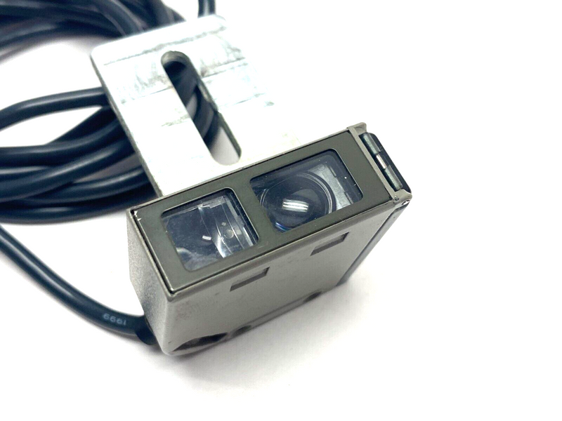 Omron E3S-CL1 Settable-Distance Photoelectric Sensor 5-200mm Sensing Distance - Maverick Industrial Sales