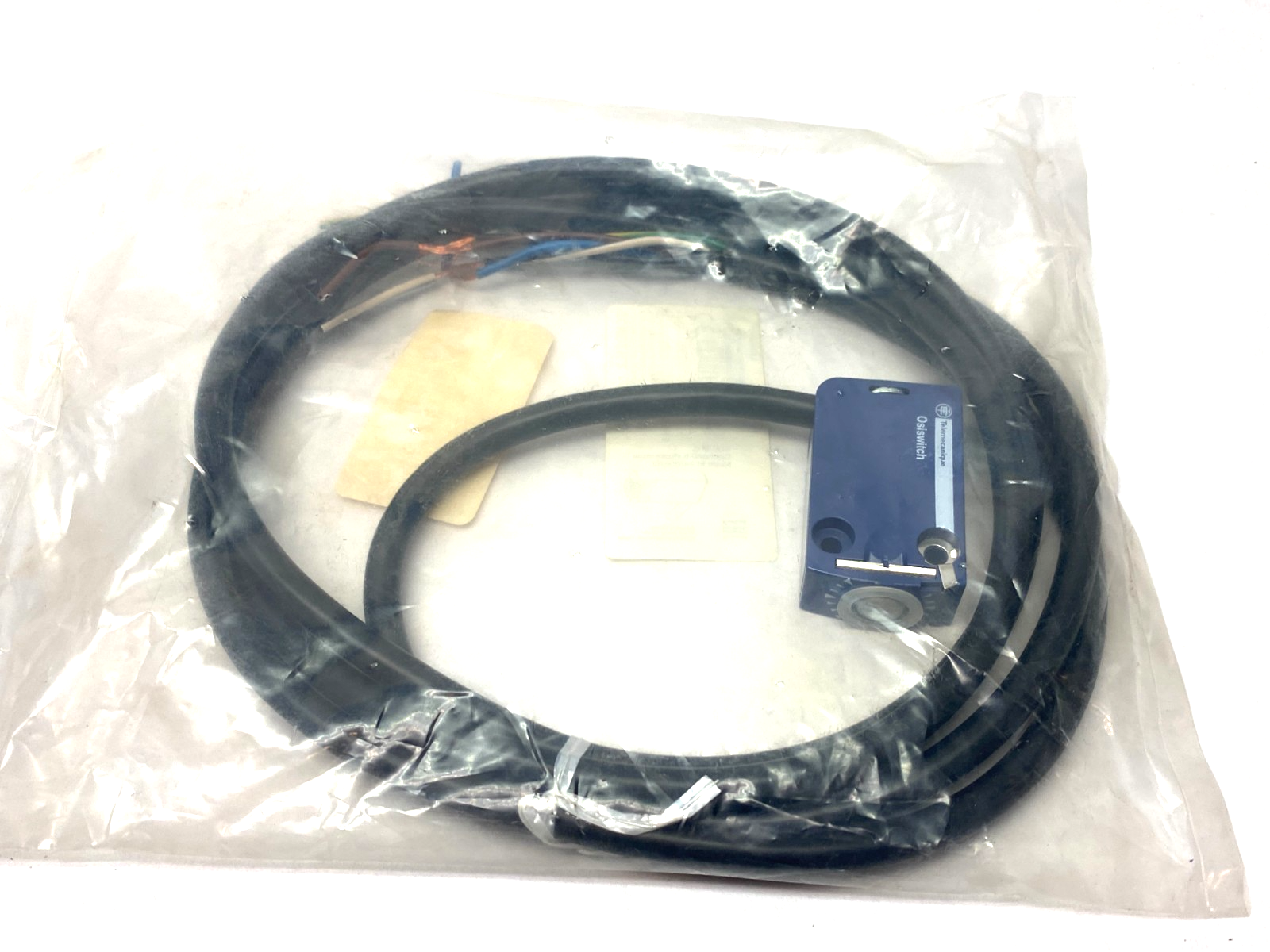 Telemecanique ZCMD21L2 Snap-Action Limit Switch 1-NO, 1-NC Contacts - Maverick Industrial Sales