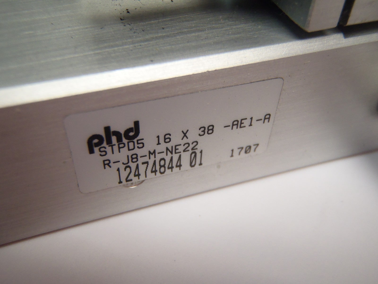 PHD STPD5 16 X 38-AE1-AR-J8-M-NE22 Pneumatic Sliding Block 12474844 01 - Maverick Industrial Sales