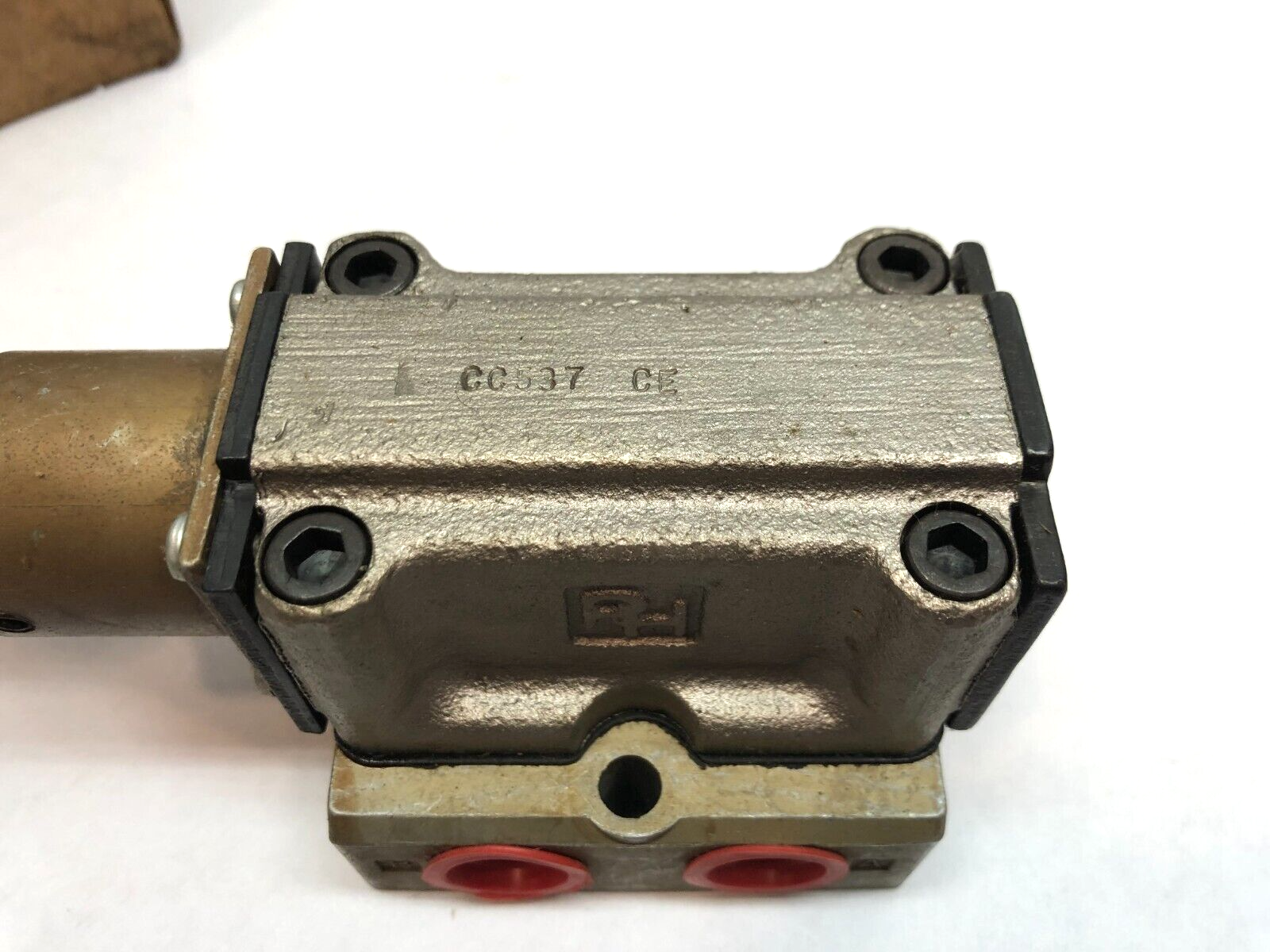 Parker Hannifin CC537 CE Hand Operated Manual Control Valve - Maverick Industrial Sales