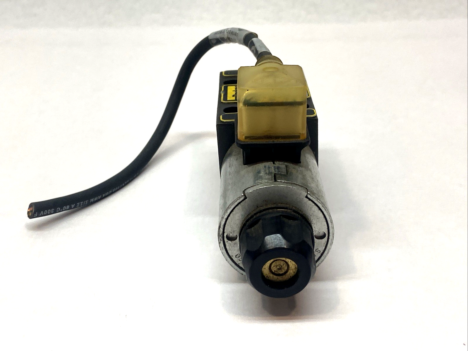 D1VW020BNJW | Parker Hydraulic Directional Valve 2-Pos 24VDC 5000psi - Used - Maverick Industrial Sales