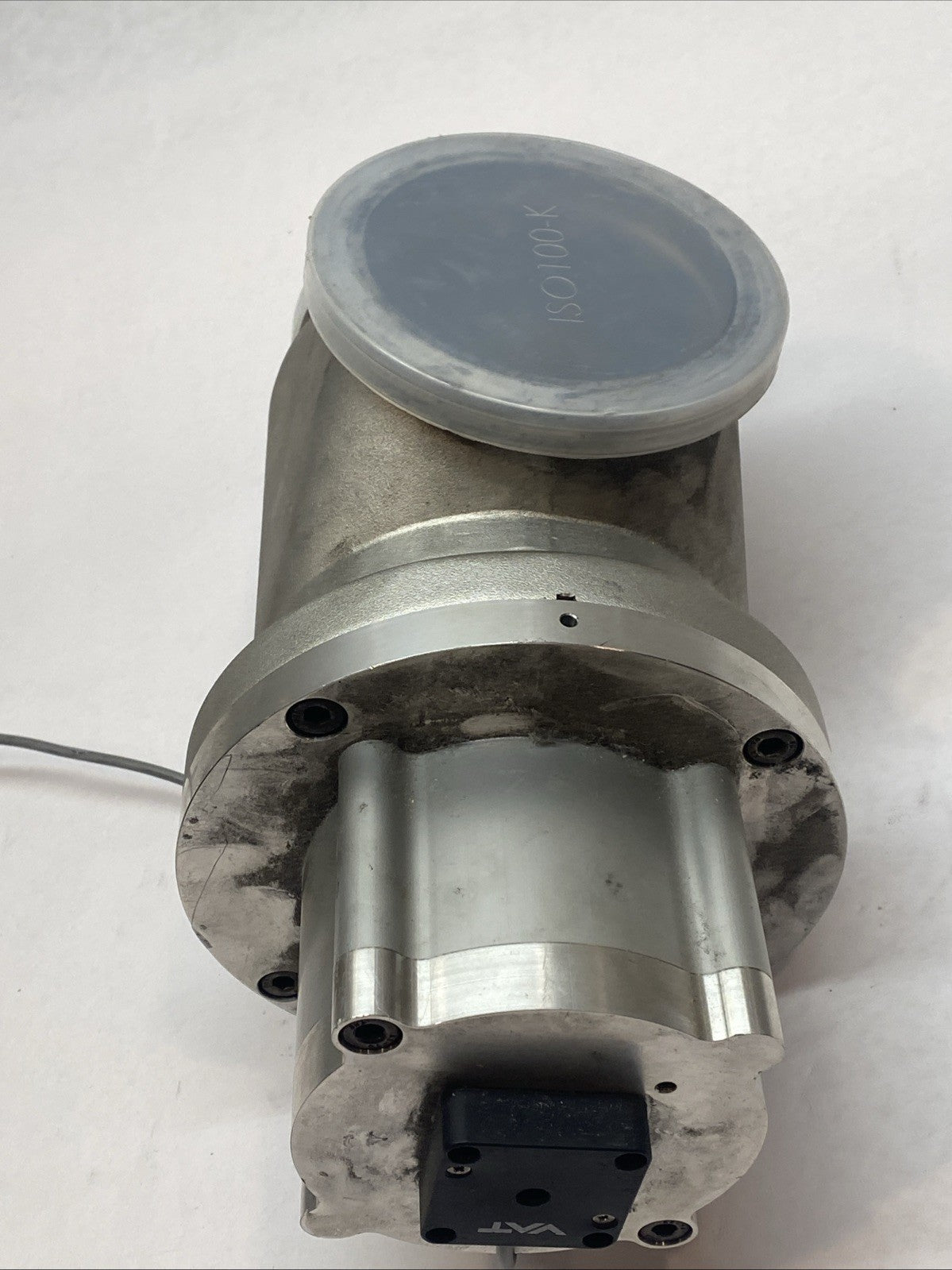 2440-QA21-0001-0120 | VAT Valves HV Angle Valve DN100 ISO-K Pneumatic NC - For parts or not working - Maverick Industrial Sales