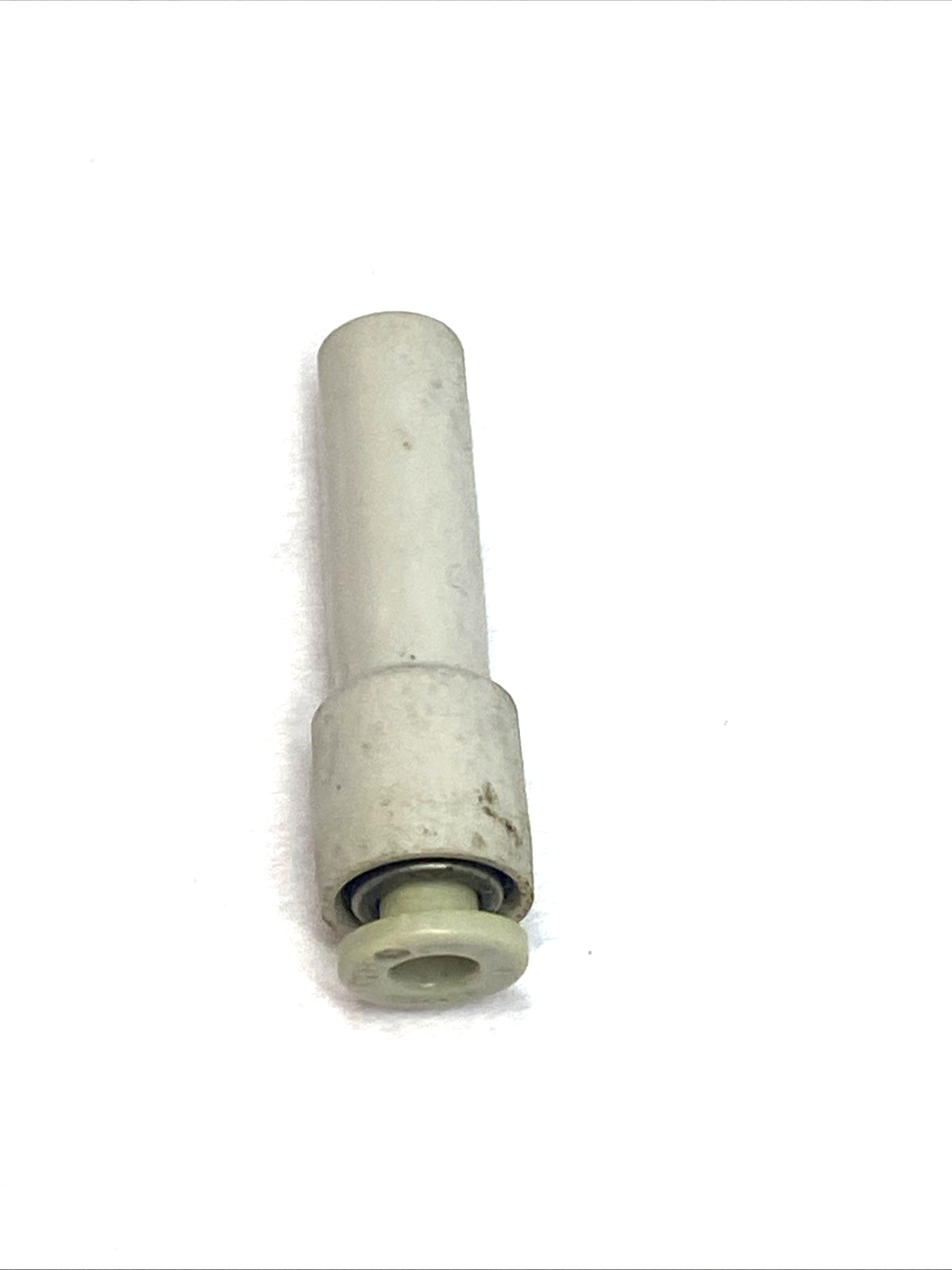 KQ2R04-08A | SMC Plug-In Reducer 4mm Tube - 8mm One-Touch Fitting LOT OF 25 - Used - Maverick Industrial Sales