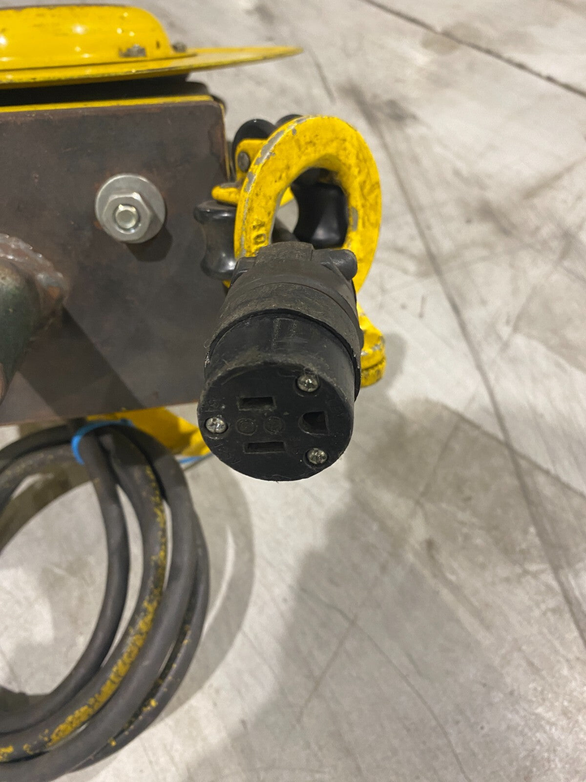 Aero-Motive 224A POW-R-MITE Weatherproof Cable Reel 600V 10A - Maverick Industrial Sales