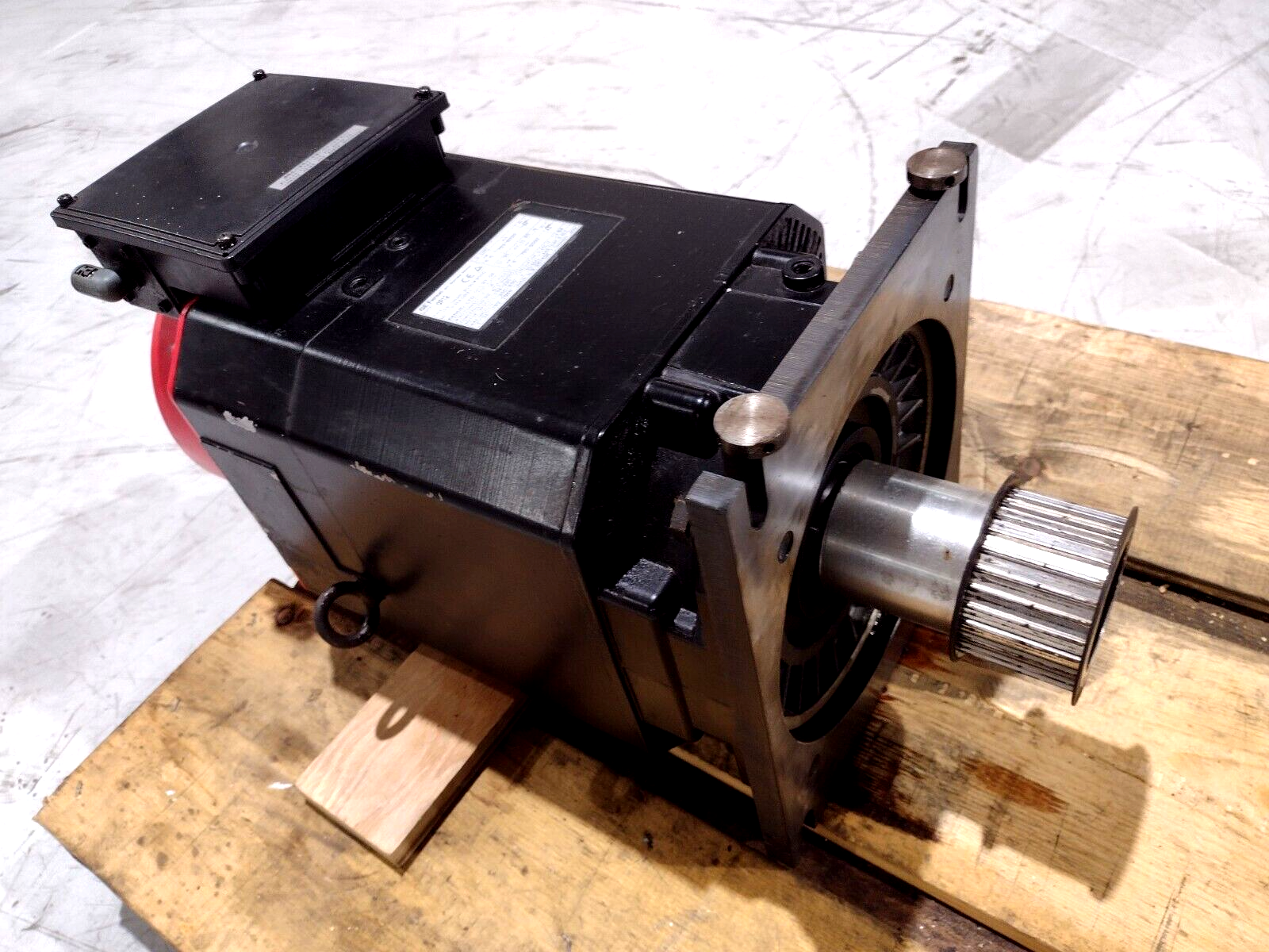 Fanuc A06B-0826-B190#3000 AC Servo Spindle Motor 5.5kW αP12 134-220V / 200-230V - Maverick Industrial Sales