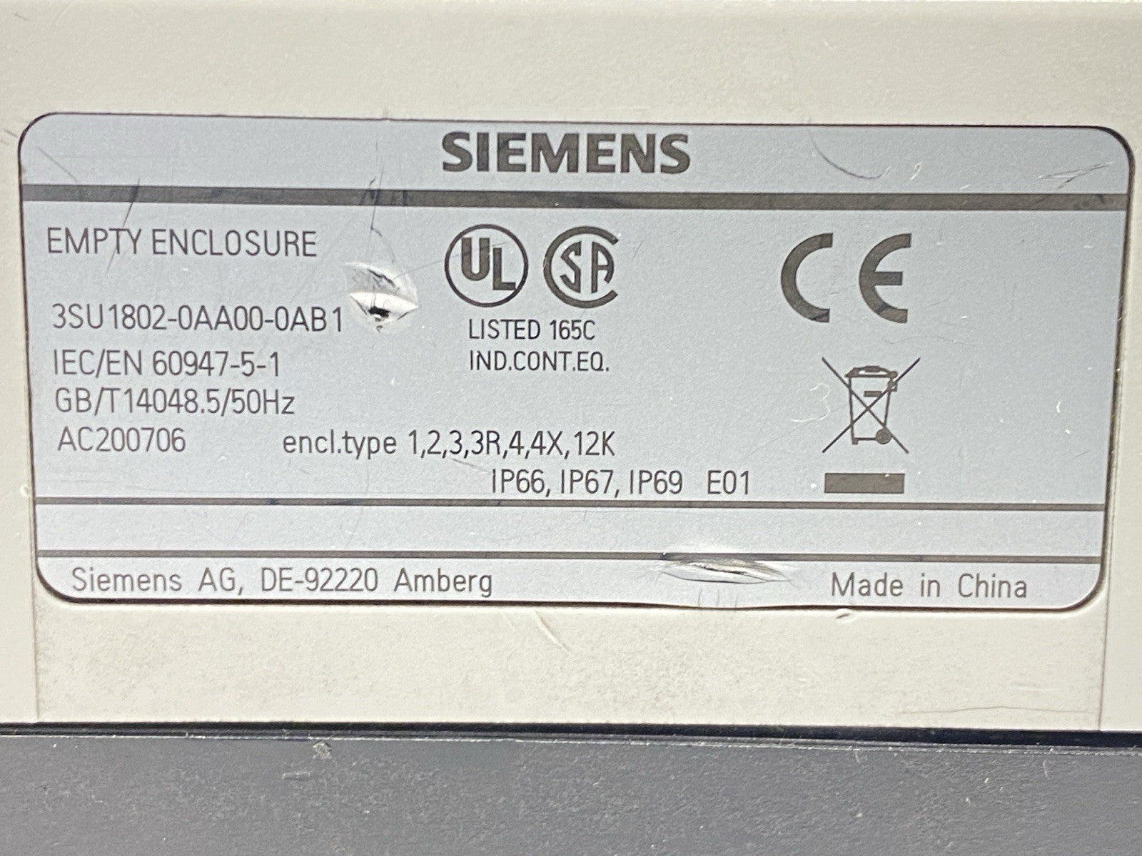 3SU1802-0AA00-0AB1 | Siemens Pushbutton Enclosure Assembly w/ White Illuminated - Used - Maverick Industrial Sales