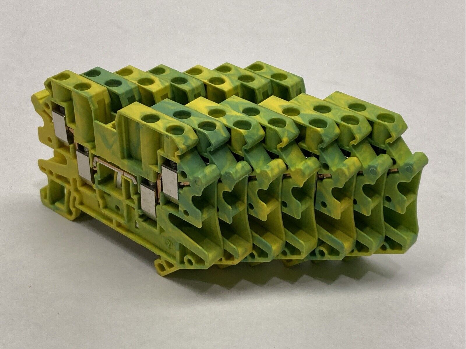 Phoenix Contact UT 4-QUATTRO-PE Ground Terminal Block LOT OF 7 - Maverick Industrial Sales