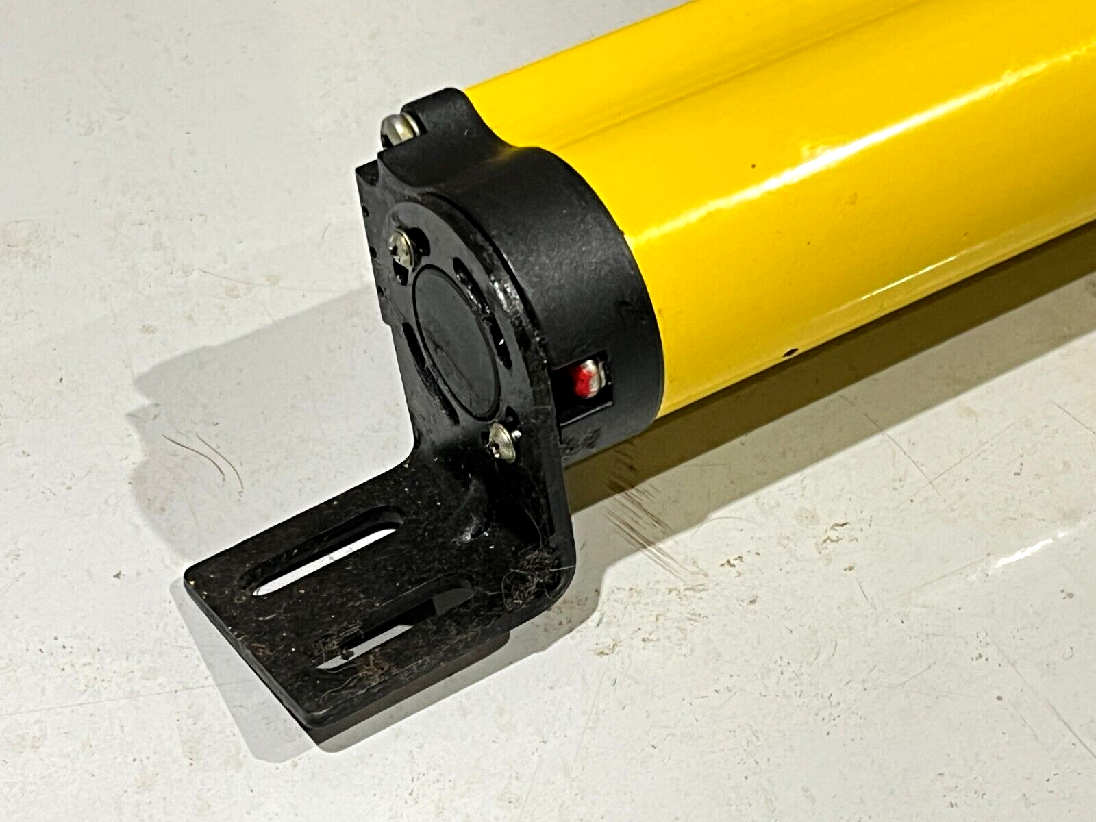 Allen Bradley 440L-R4J1760YD Ser A Rev D GuardShield Safety Light Curtain - Maverick Industrial Sales