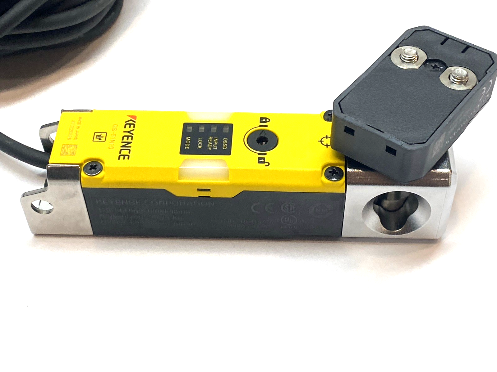 GS-51N10 | Keyence Safety Interlock Switch Power-To-Release NPN IP69K - Used - Maverick Industrial Sales