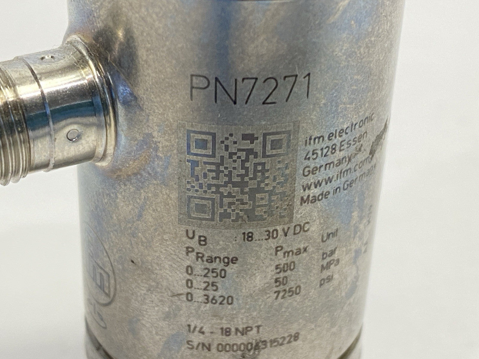 PN7271 | ifm Pressure Sensor With Display PN-250-SEN14-QFRKG/US/ /V - For parts or not working - Maverick Industrial Sales