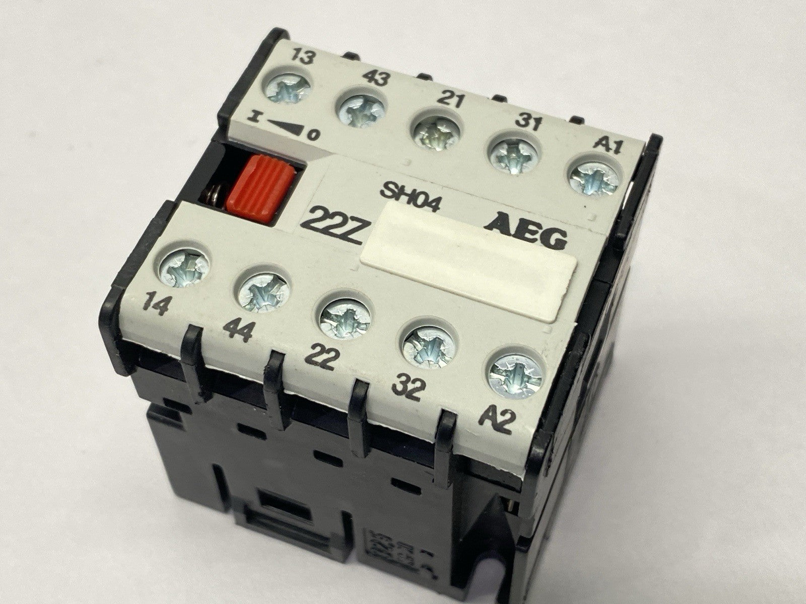 SH04-22Z | AEG Control Relay 16A 120V Coil - Used - Maverick Industrial Sales