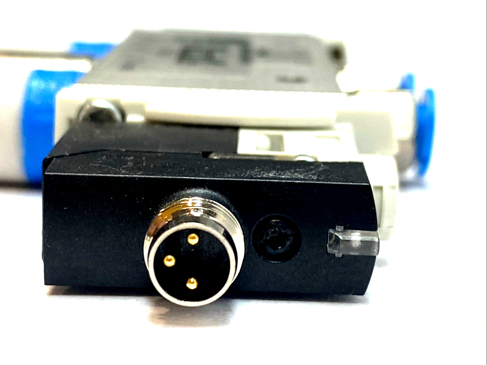 Festo VUNG-L14-P53E-T-G18-1R8L Pneumatic Valve 574233 - Maverick Industrial Sales
