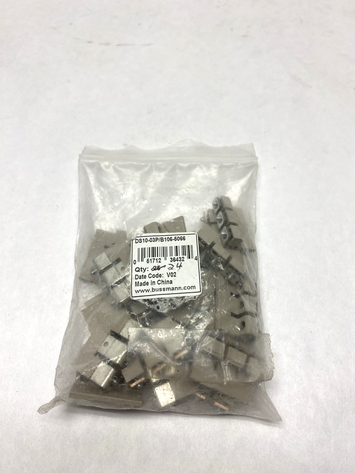 Cooper Bussmann DS10-03P/B106-5066 Jumper Terminal Block 3 Position LOT OF 23 PC - Maverick Industrial Sales