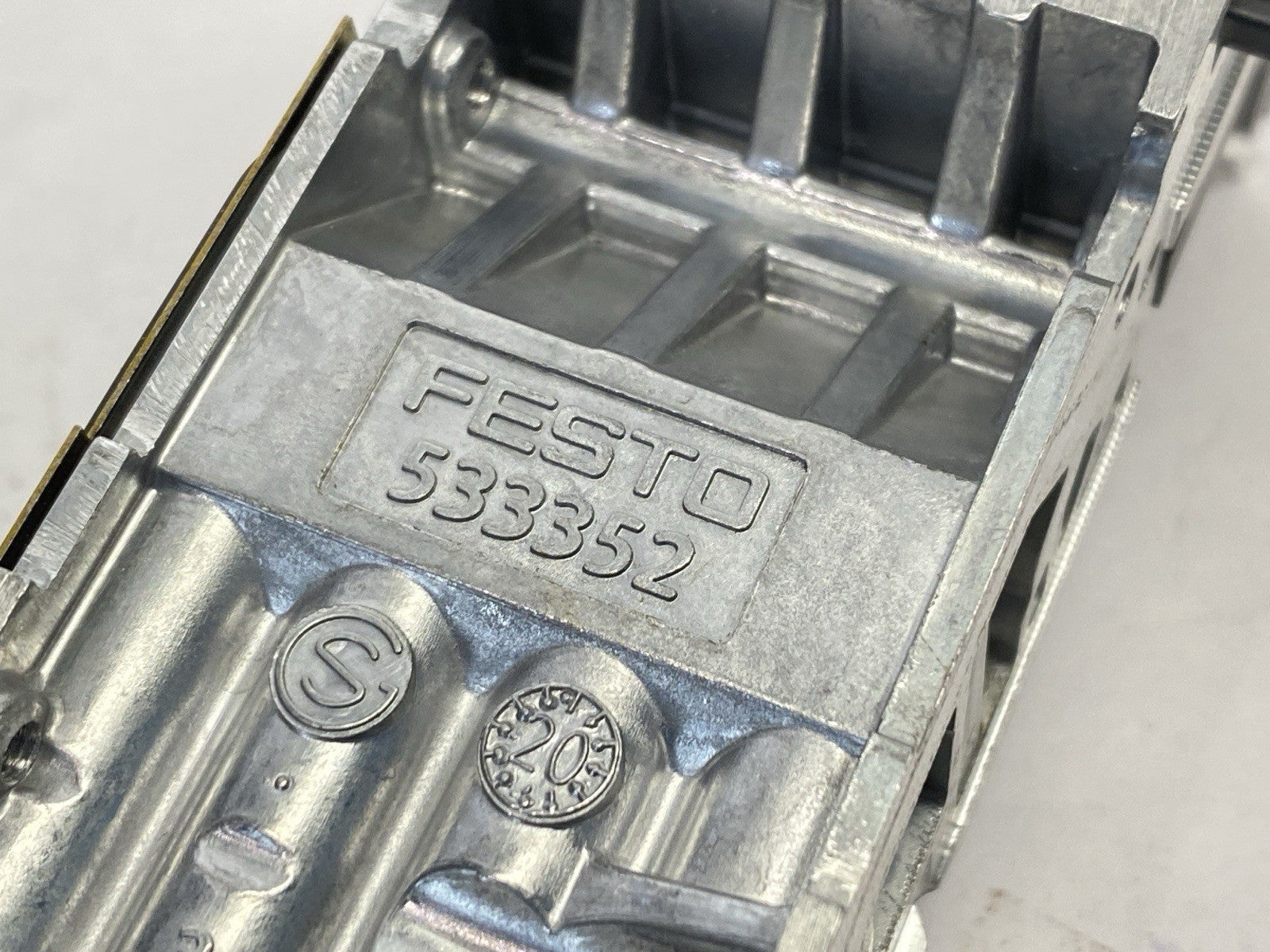 Festo VMPA1-FB-EMG-8 Electronic Module 533361 w/ VMPA1-FB-AP-4-1 Sub-Base 533352 - Maverick Industrial Sales