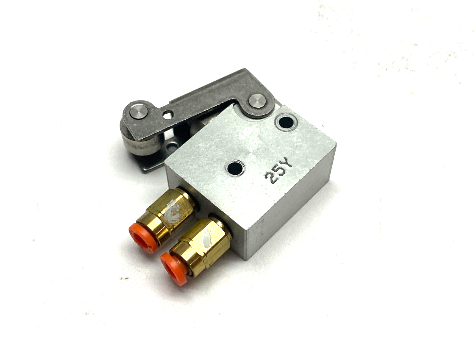 Camozzi 235-955 Mechanically Operated Mini Valve 3/2-Way Lever/Roller Action - Maverick Industrial Sales