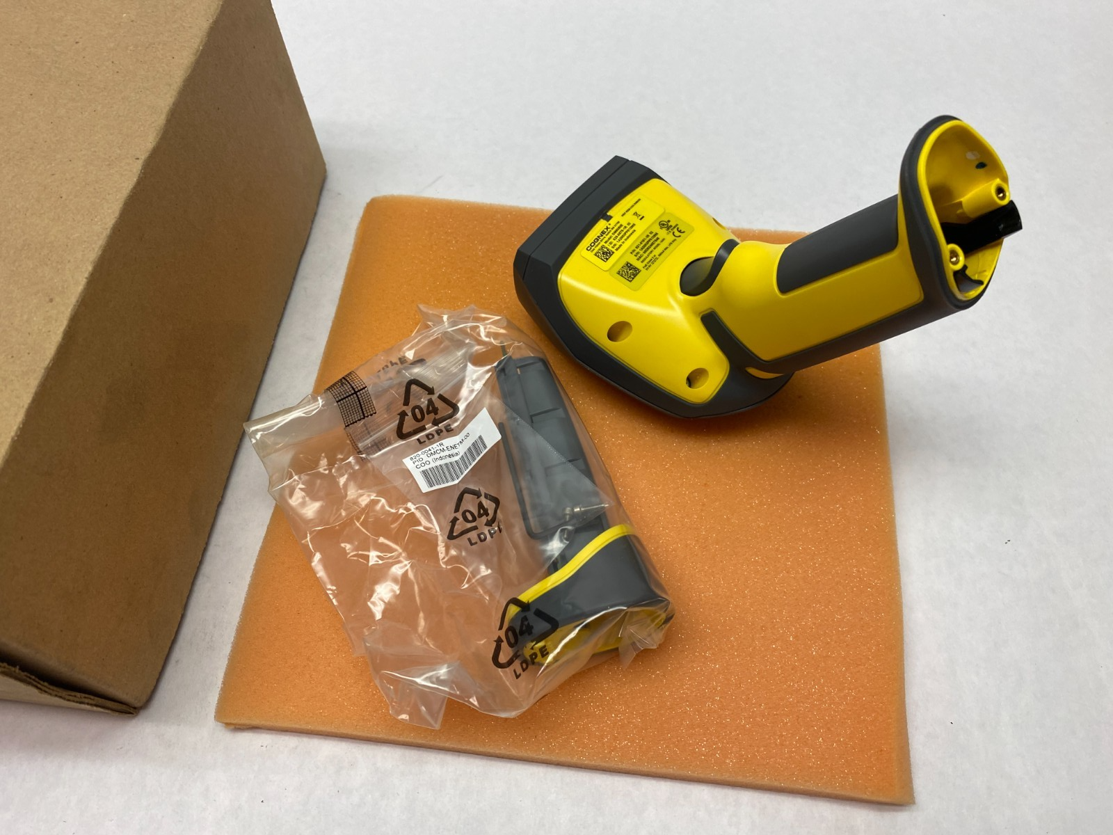 Cognex 825-0579-1R Dataman Handheld Barcode Reader DM8050E w/ Battery Pack - Maverick Industrial Sales