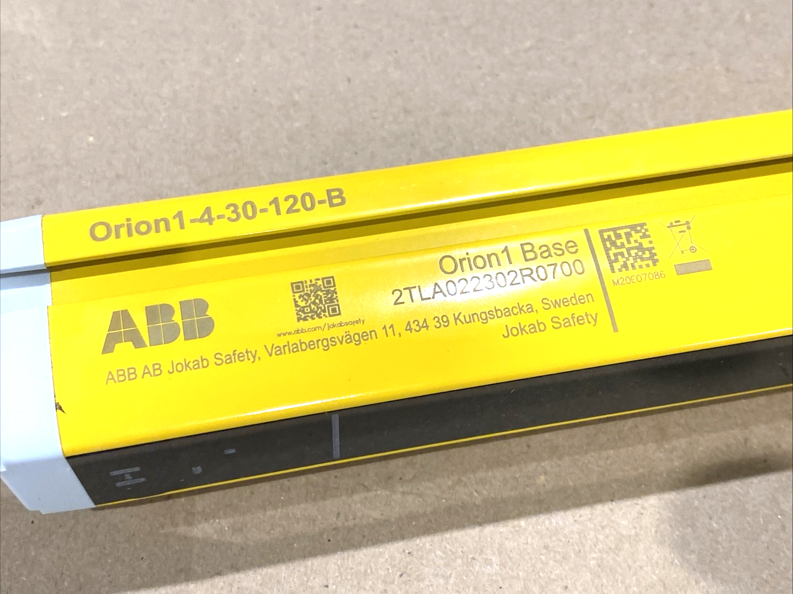 ABB 2TLA022302R0700 Orion1-4-30-120-B Safety Light Curtain Set, 30mm Resolution - Maverick Industrial Sales
